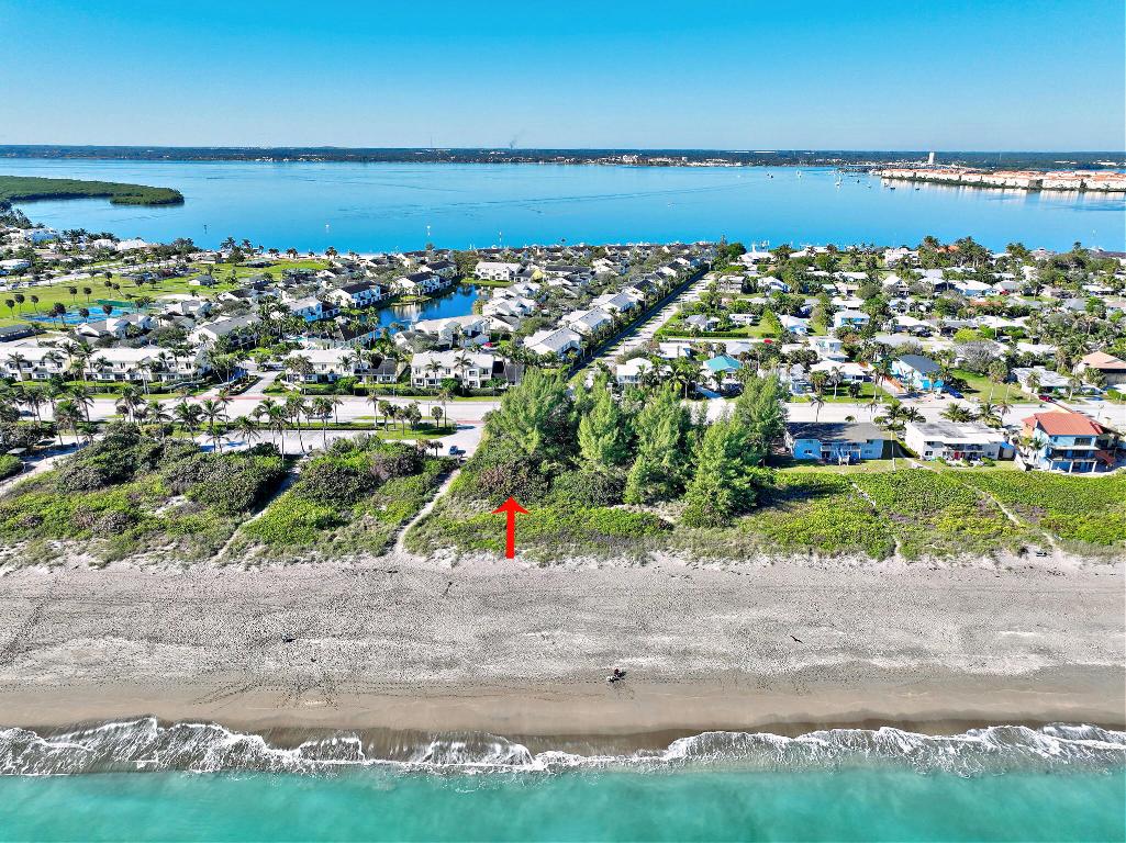 TROPICAL BEACH - Land