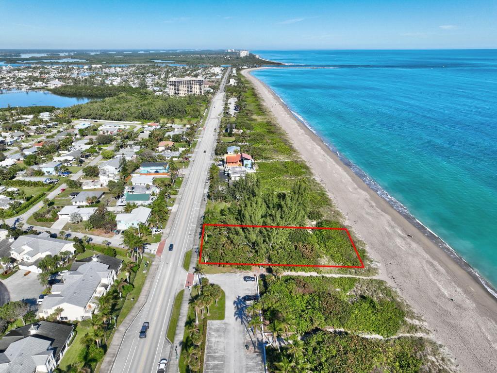 TROPICAL BEACH - Land