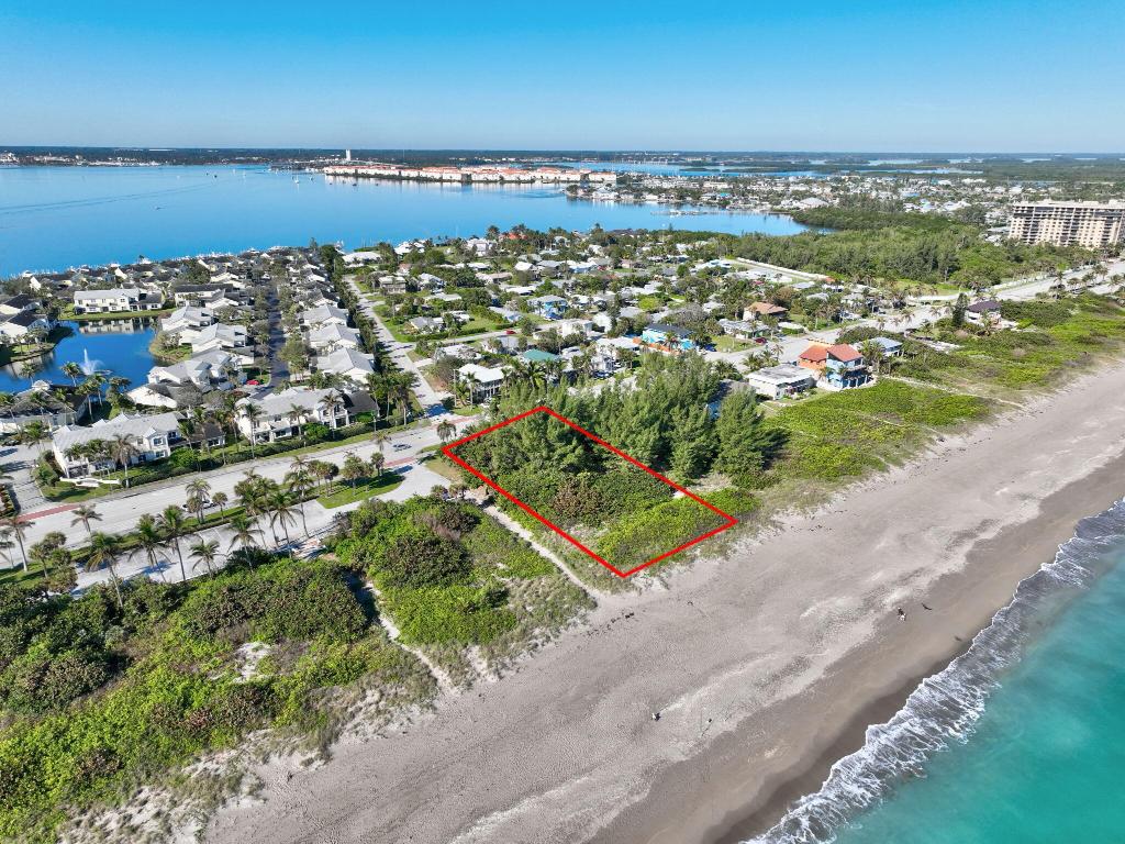 TROPICAL BEACH - Land