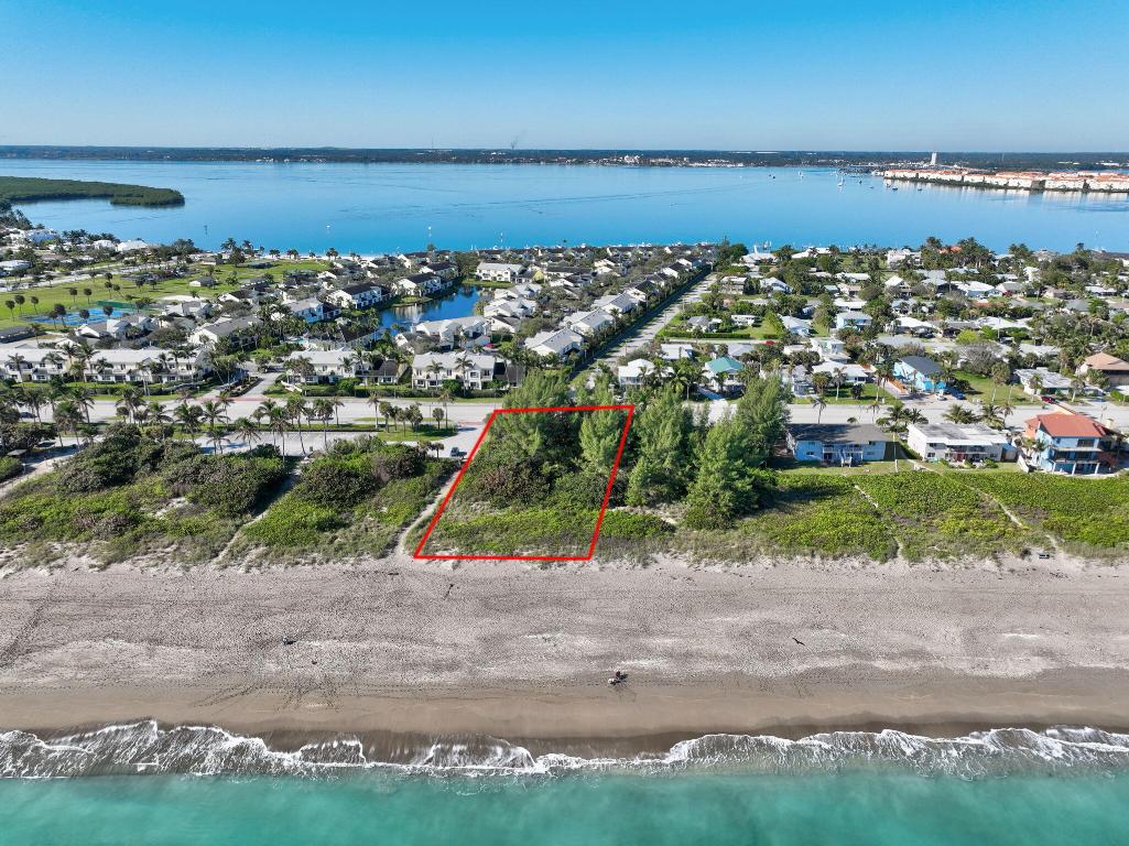 TROPICAL BEACH - Land