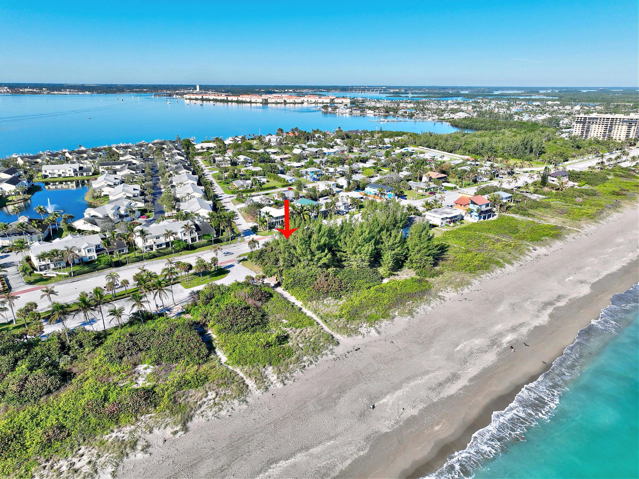TROPICAL BEACH - Land