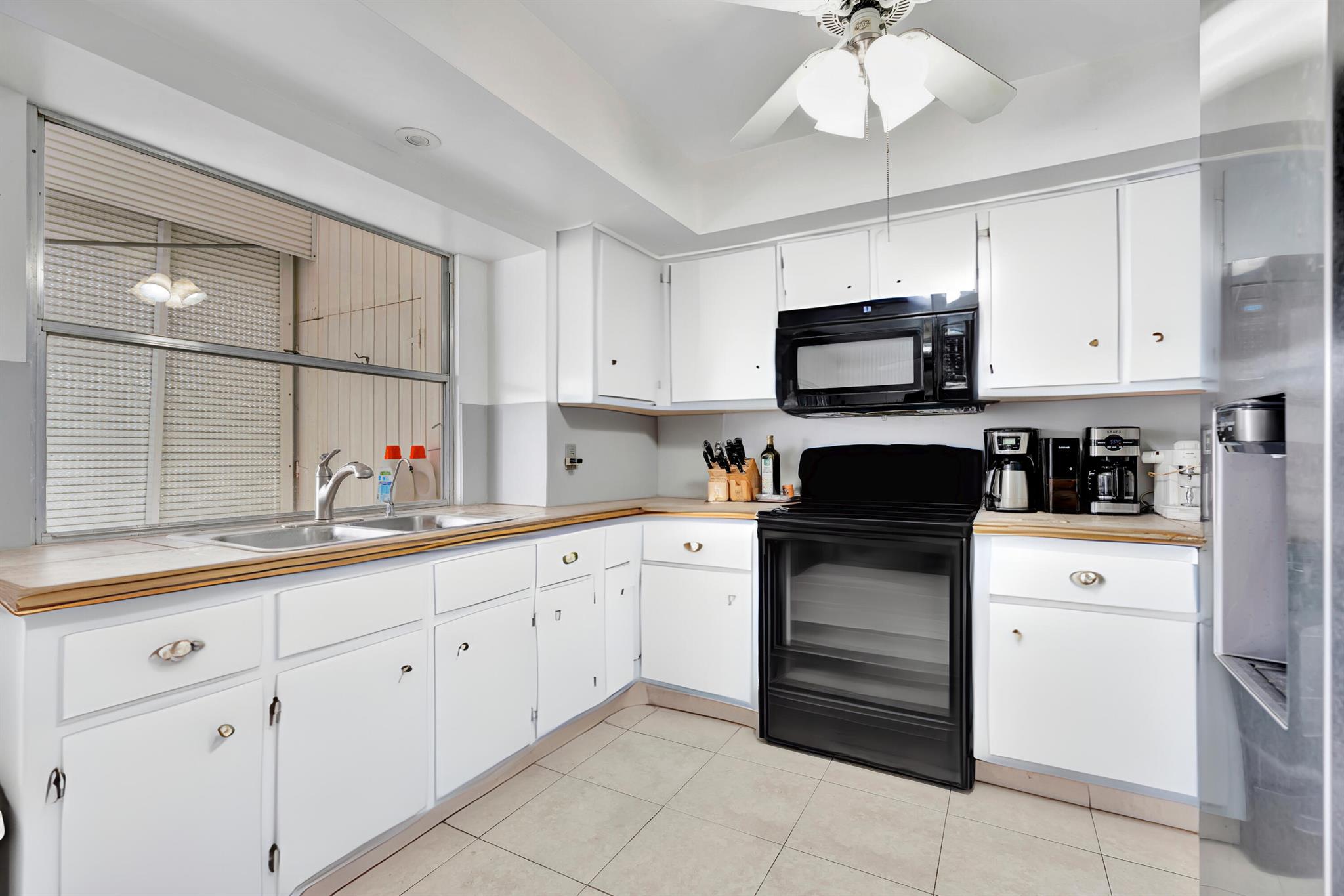 MERIDIAN CONDO 9 - Residential