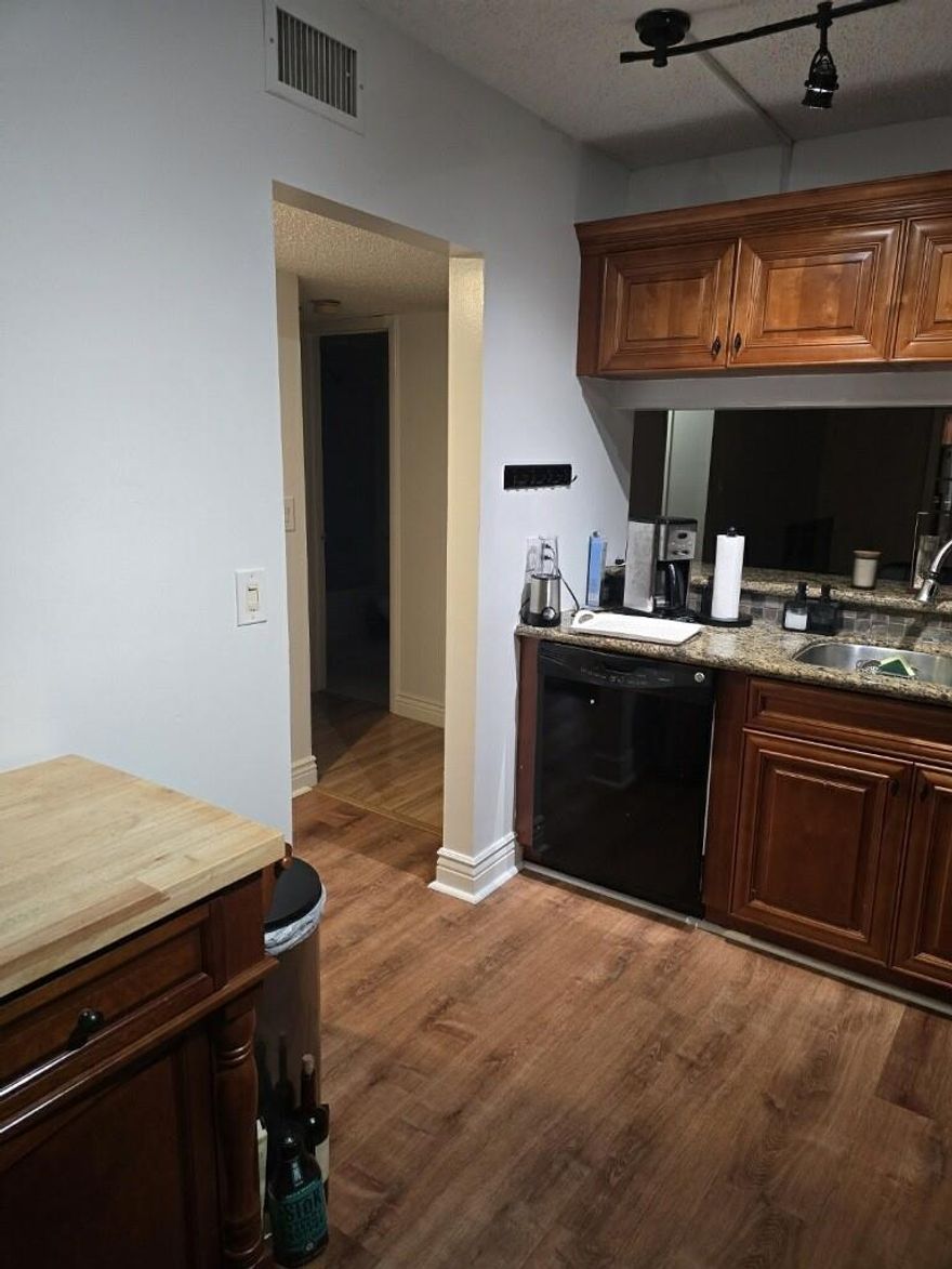 SPACIOUS 2 BEDROOM, 2 BATH CONDO. LARGE LIVING AREA WITH FORMAL DINING AREA AND A BIG EAT IN KITCHEN.  LARGE LAUNDRY ROOM WITHNA WASHER AND DRYER. GREAT LOCATION, TOWNSHIP COCONUT CREEK COMMUNITY WITH AN OLYMPIC SIZE POOL, BASKETBALL, FITNESS CENTER, PERFORMING ARTS CENTER, RACQUETBALL, LIGHTED TENNIS COURTS AND MORE,  RENT INCLUDES WATER, SEWER, AND BASIC CABLE. LOCATED NEAR THE COCONUT CREEK PROMENADE, SHOPPING, AND RESTAURANTS.  NO PETS AND NO TRUCKS OR COMMERCIAL VEHICLES.   EASY ACCESS TO HIGHWAYS.