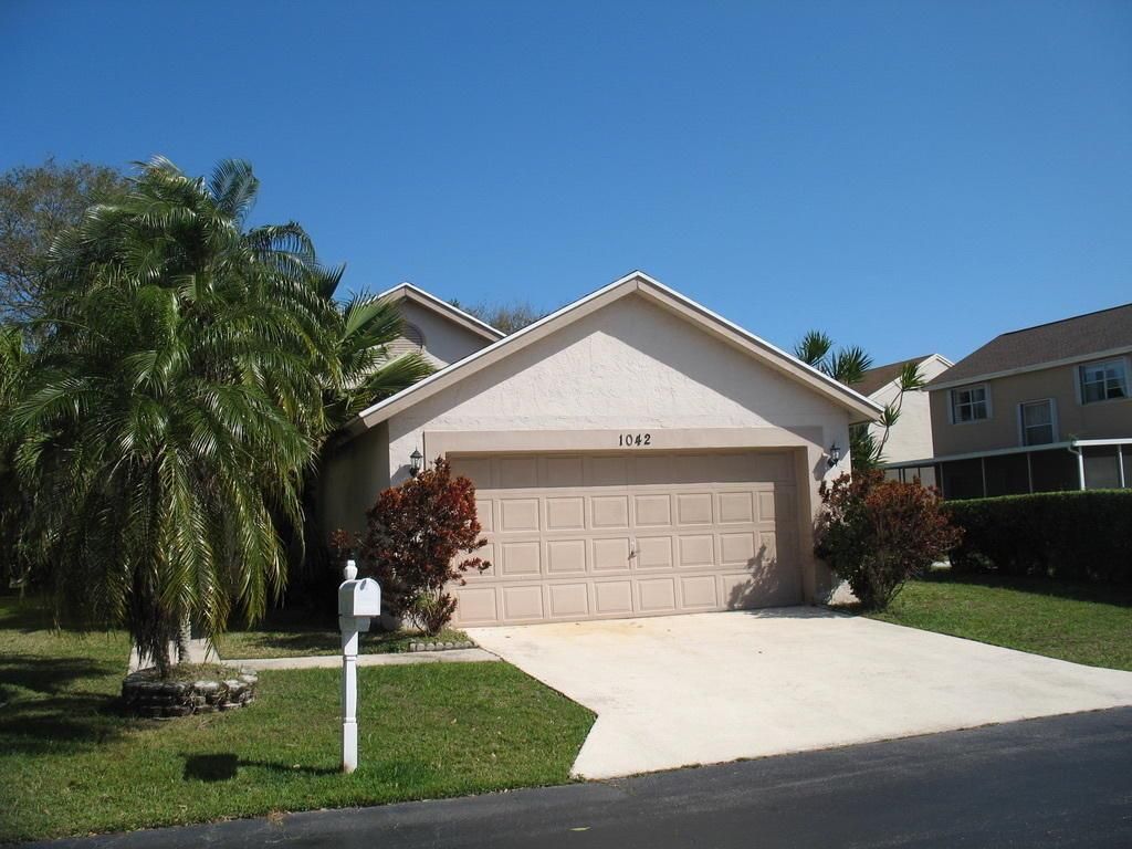 Photo of 1042 Fairfax Circle W, Boynton Beach, FL 33436 (MLS # R10692686)