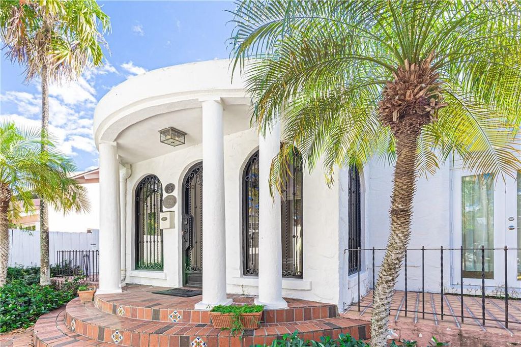 Photo of 1220 SE 2nd Street, Fort Lauderdale, FL 33301 (MLS # F10528122)