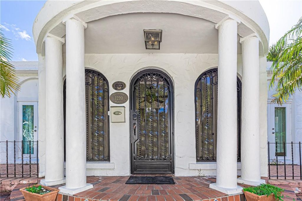 Photo of 1220 SE 2nd Street, Fort Lauderdale, FL 33301 (MLS # F10528122)