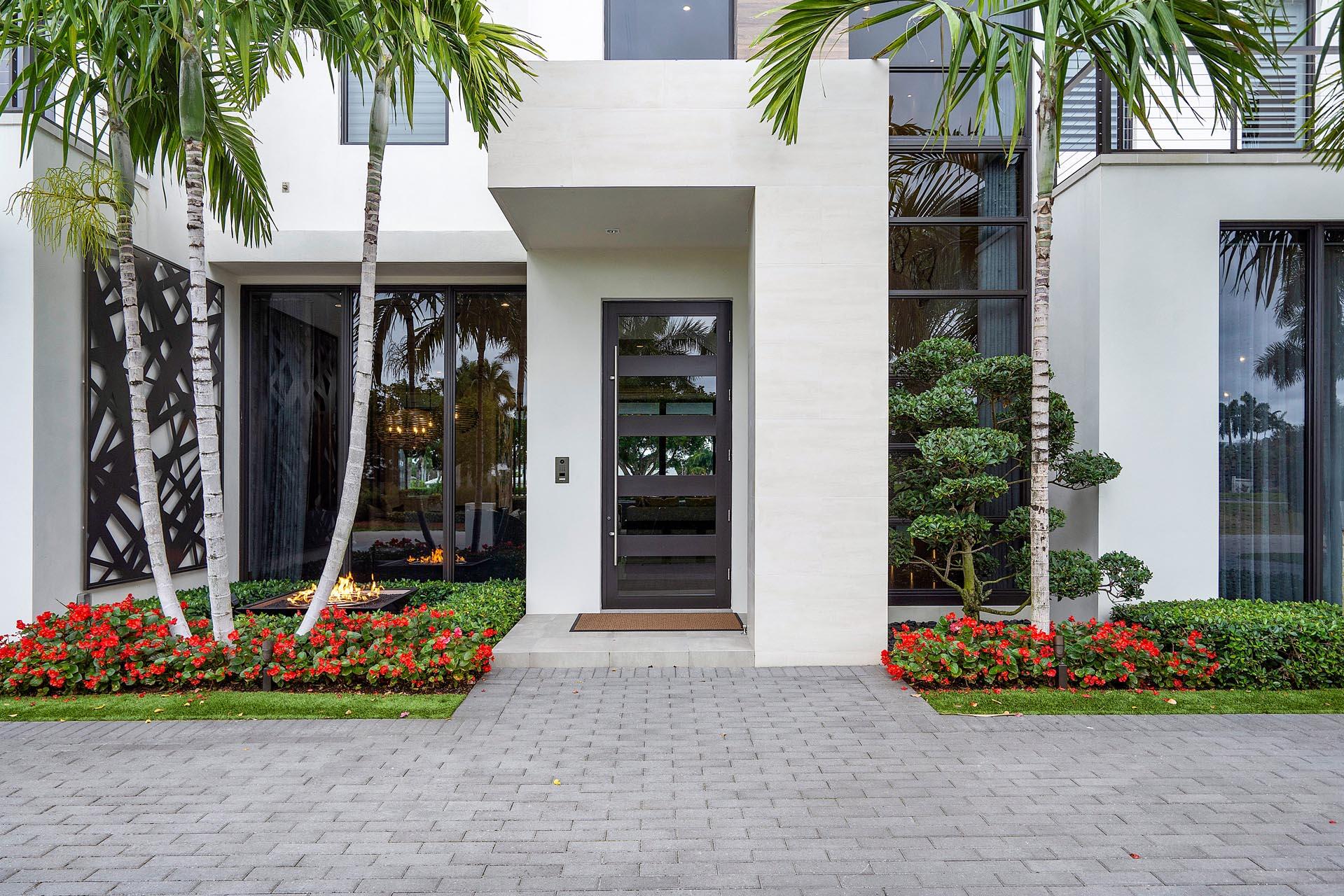 ROYAL PALM YACHT & COUNTRY CLUB - Residential