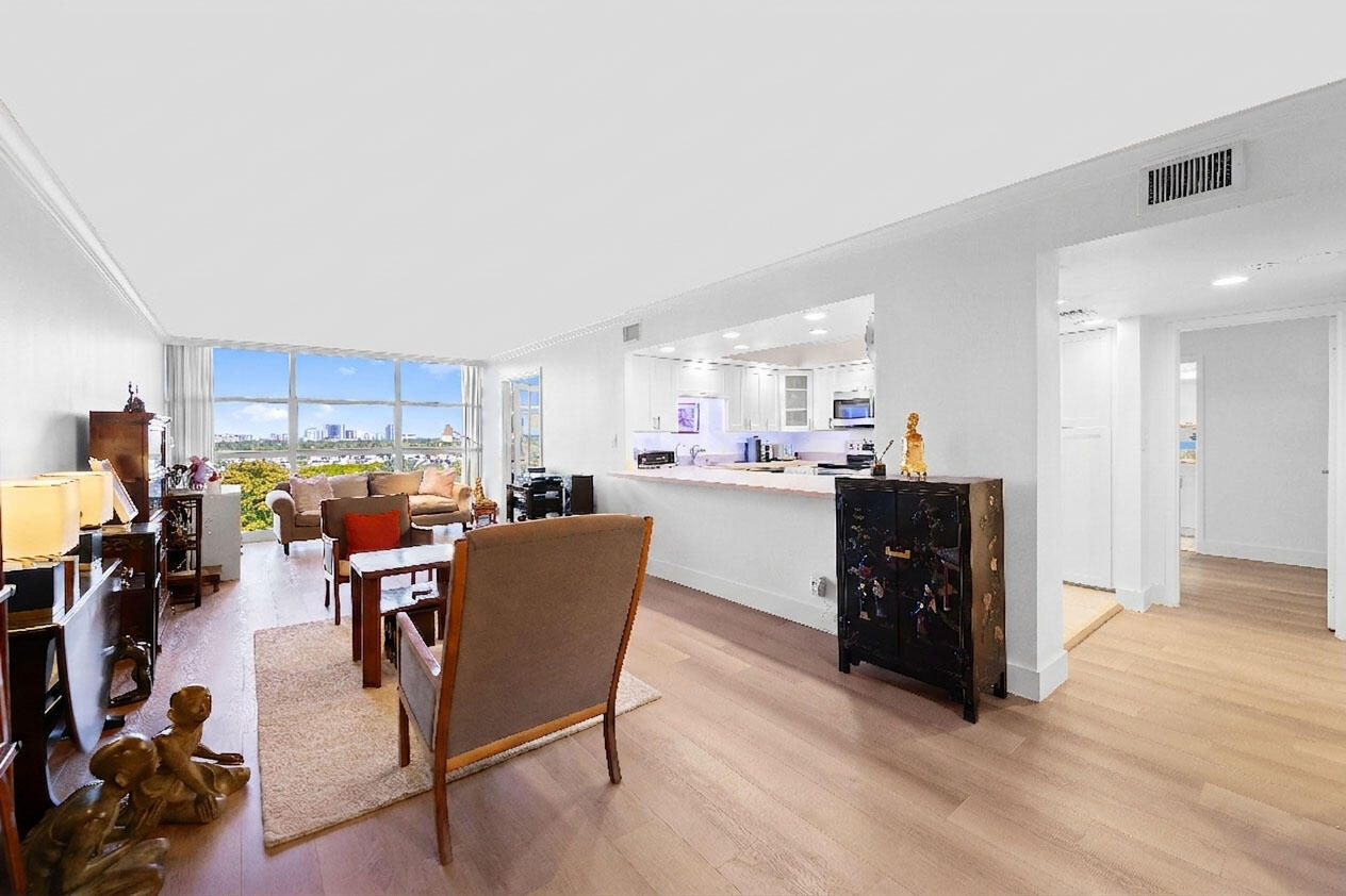 600 Parkview Drive 823