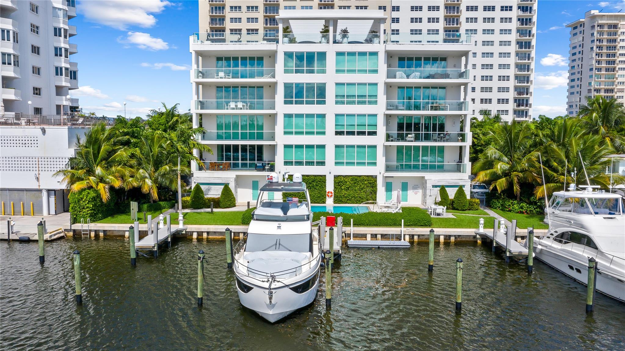 353 Sunset Dr 401