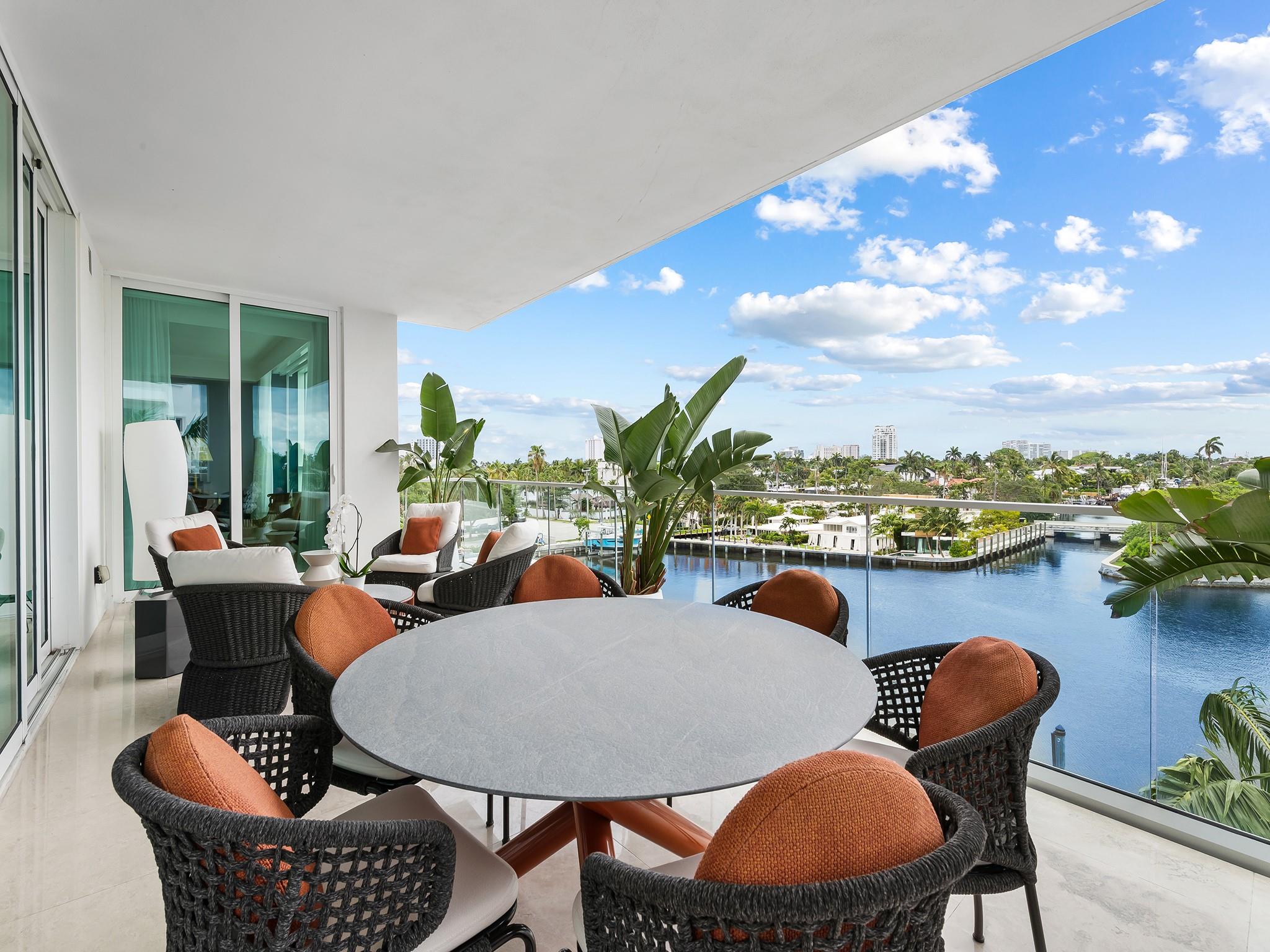 353 Sunset Dr 401