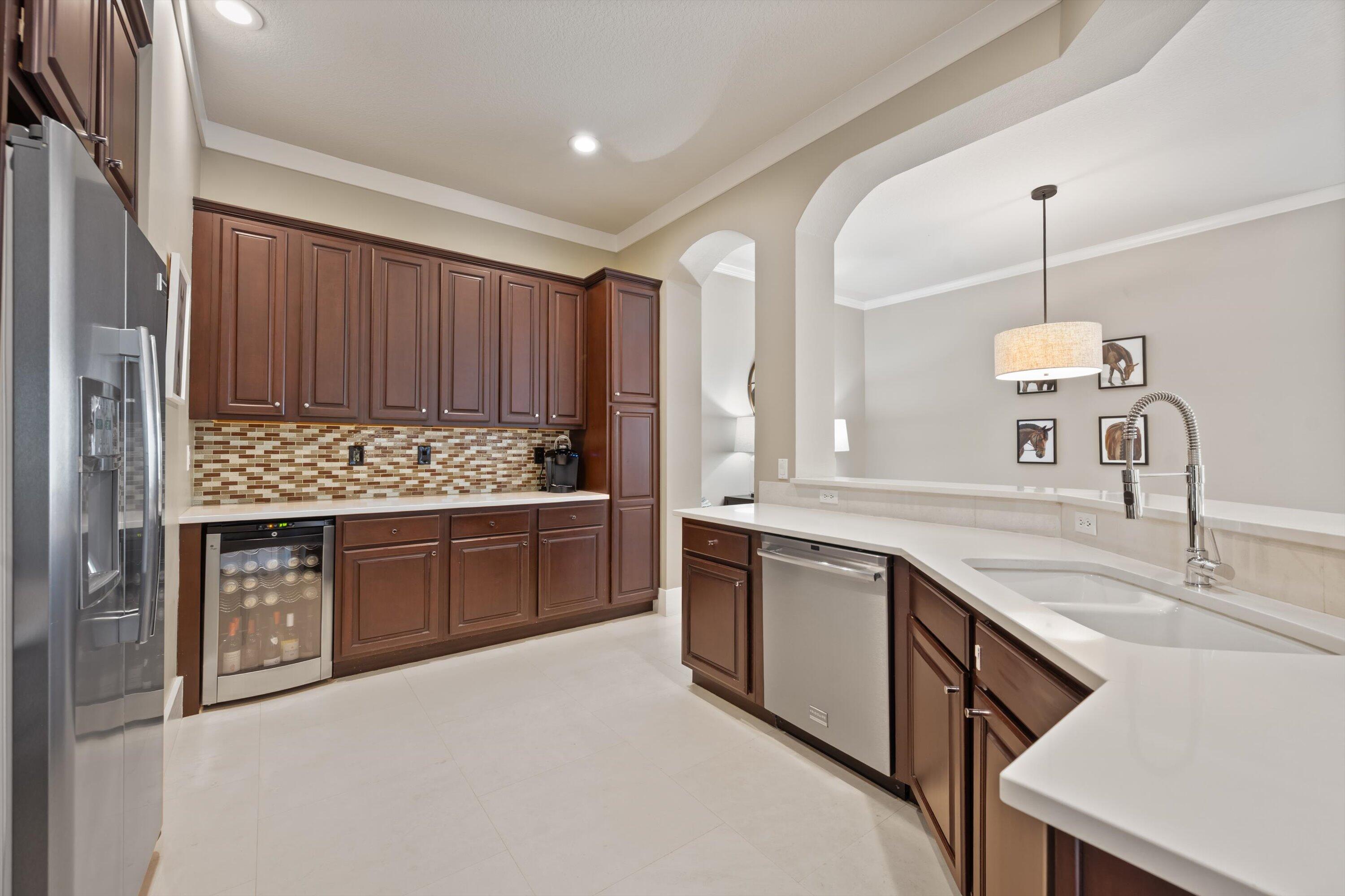 EQUESTRIAN CLUB ESTATES 3 - Residential Lease