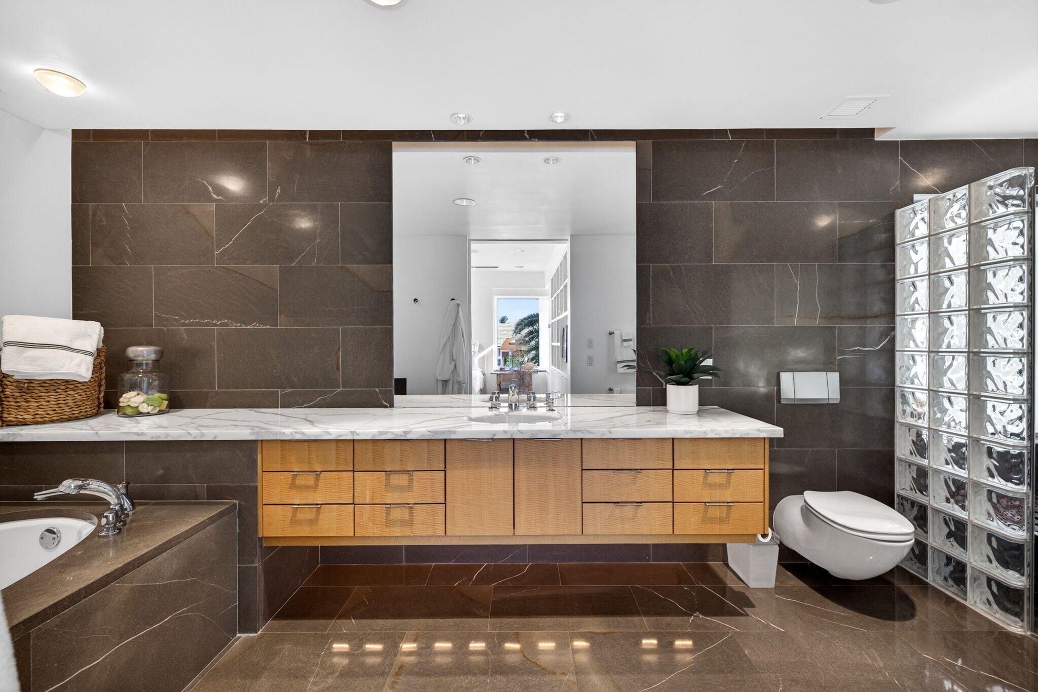 SAILFISH POINT - Residential