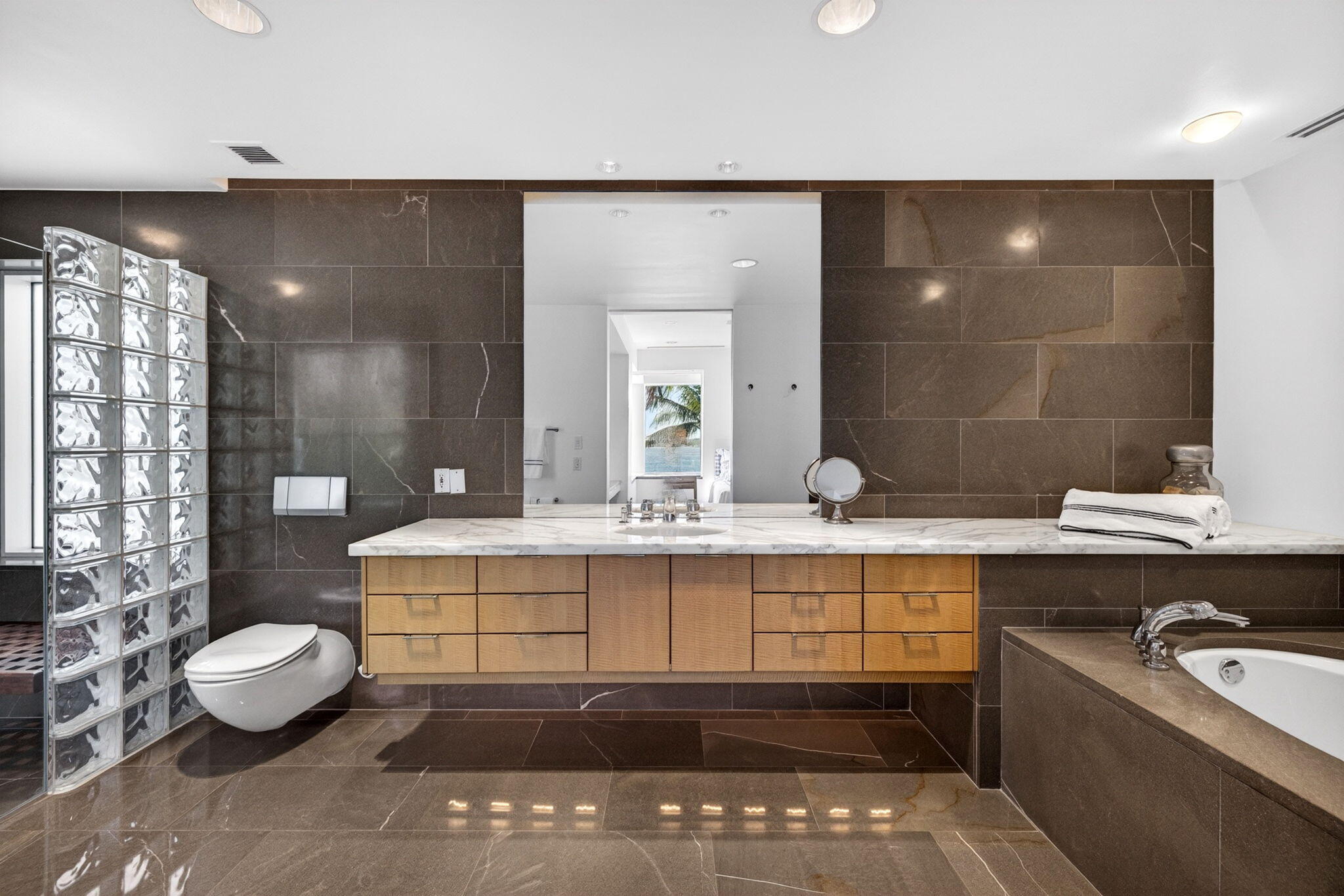 SAILFISH POINT - Residential