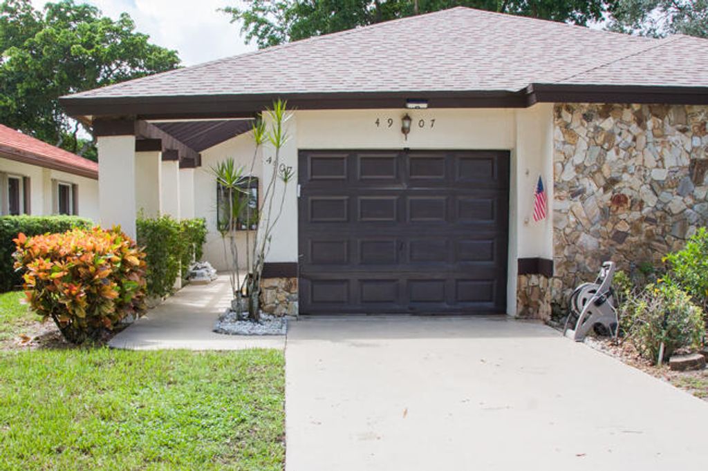 Photo of 4907 Boxwood Circle, Boynton Beach, FL 33436 (MLS # R11160711)