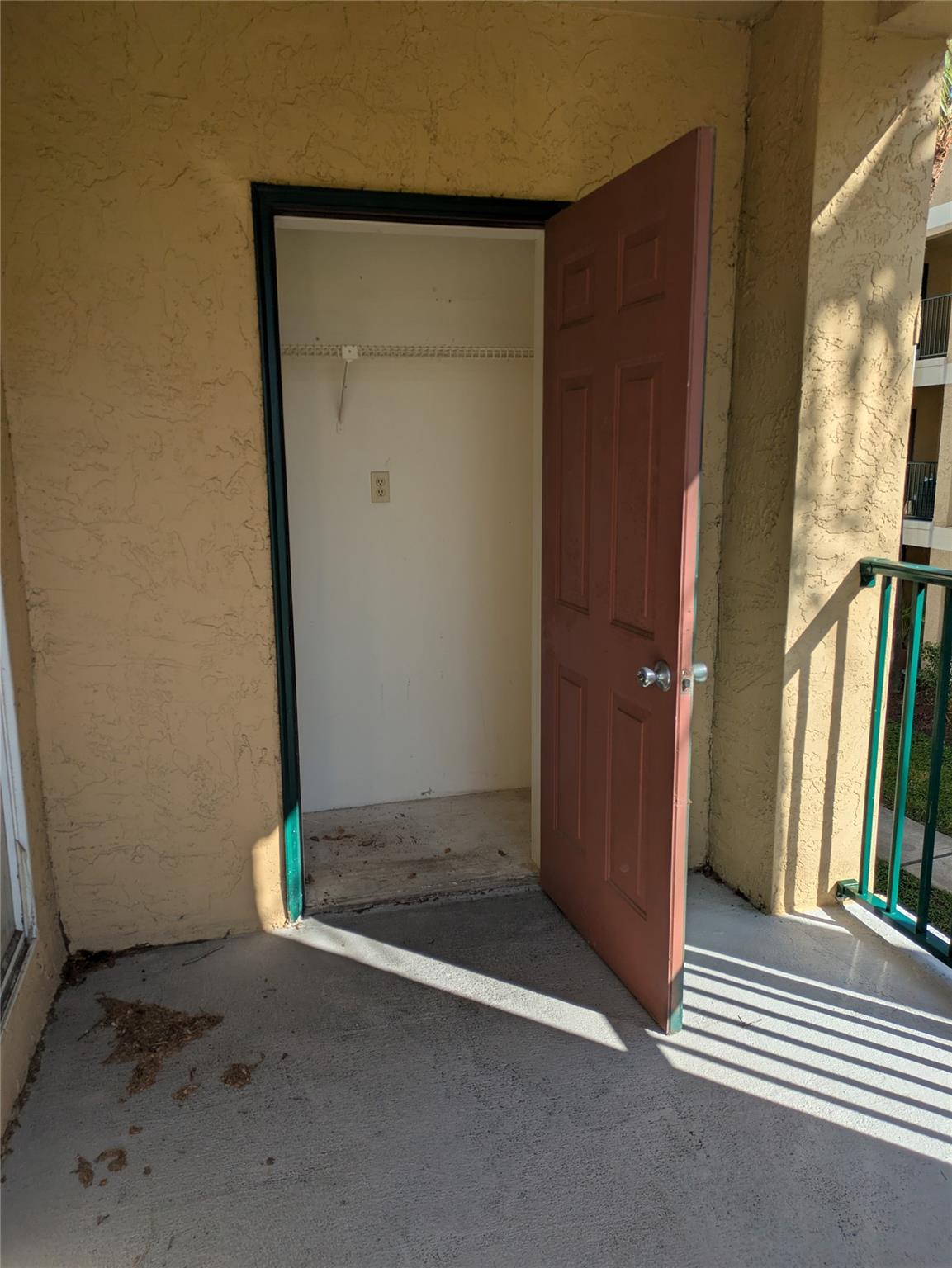 Savannah At Riverside Con - Residential Lease