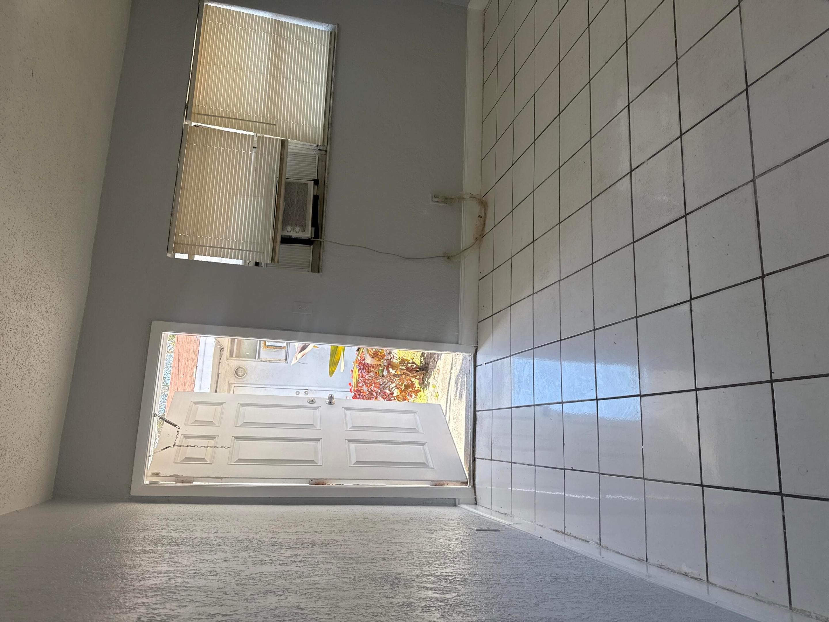 COLLEGE TRACT - Residential Lease