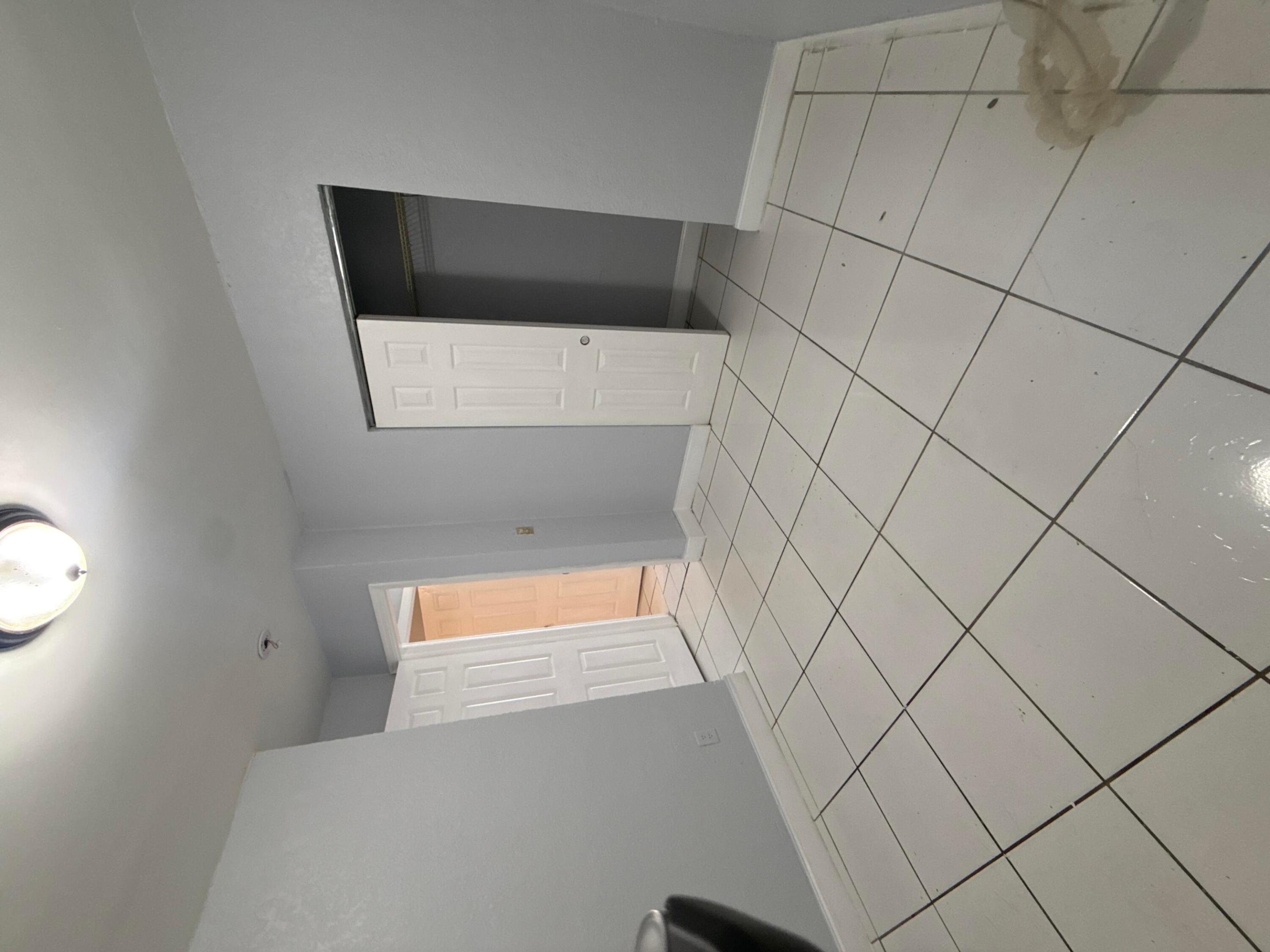 COLLEGE TRACT - Residential Lease