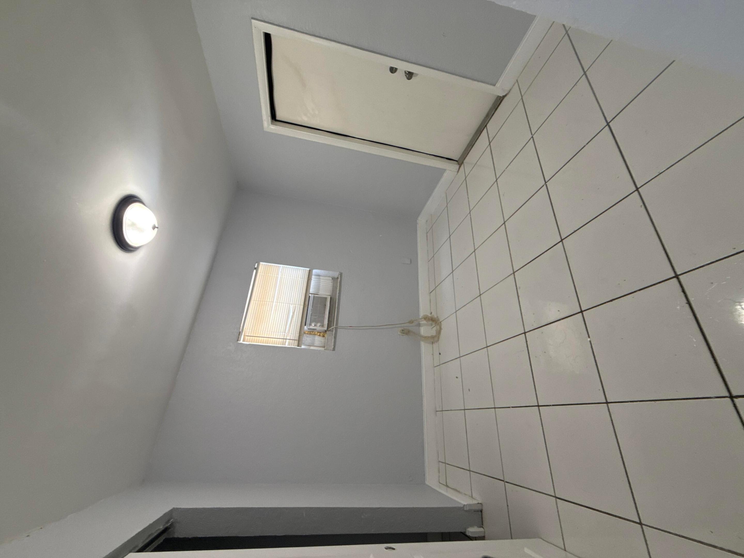 COLLEGE TRACT - Residential Lease