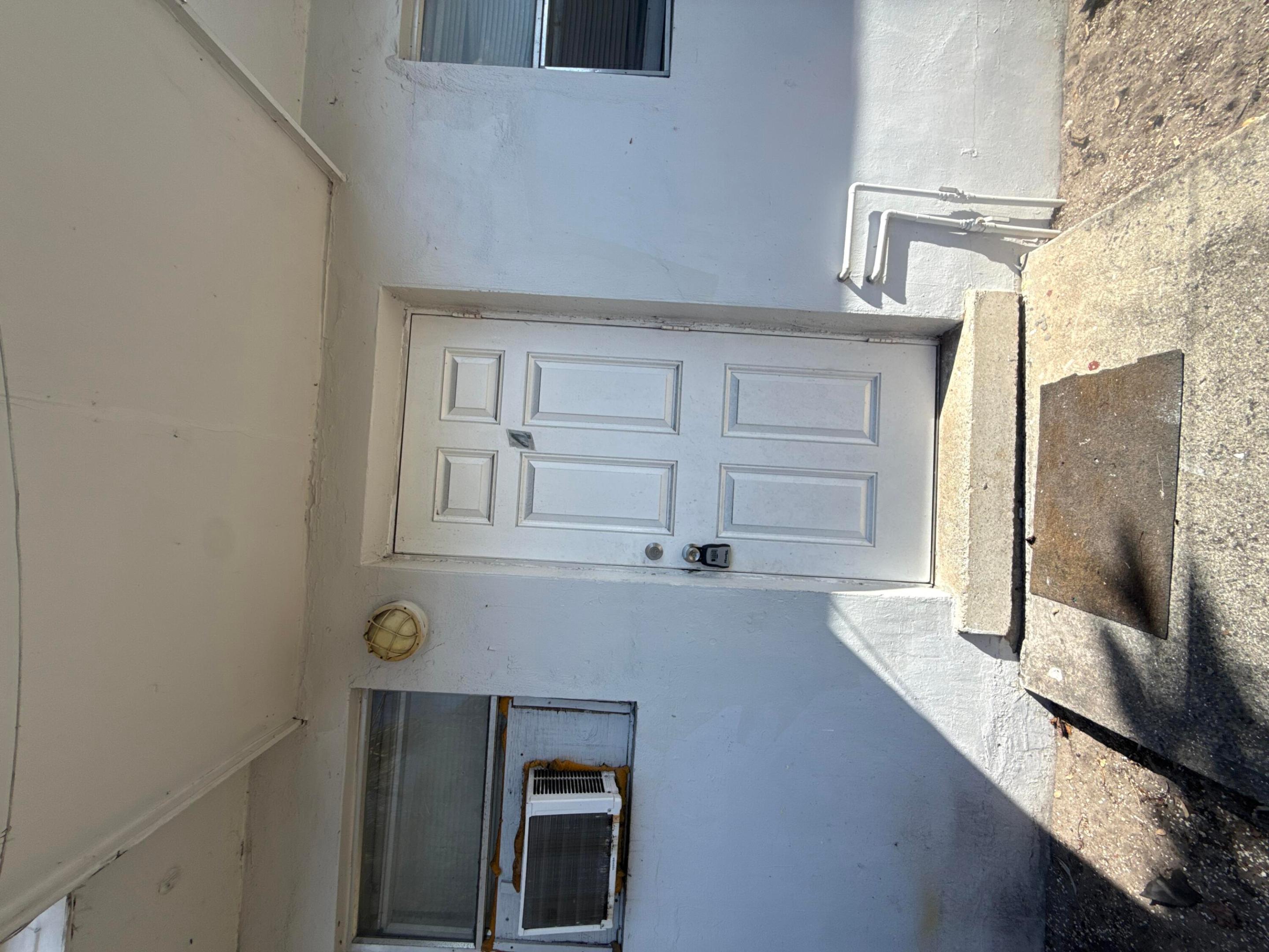 COLLEGE TRACT - Residential Lease