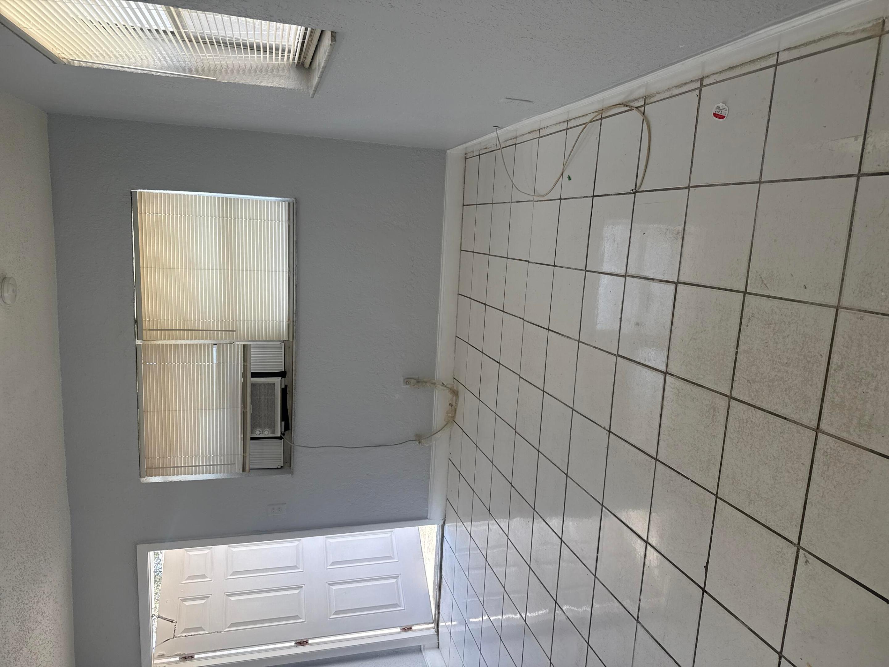 COLLEGE TRACT - Residential Lease
