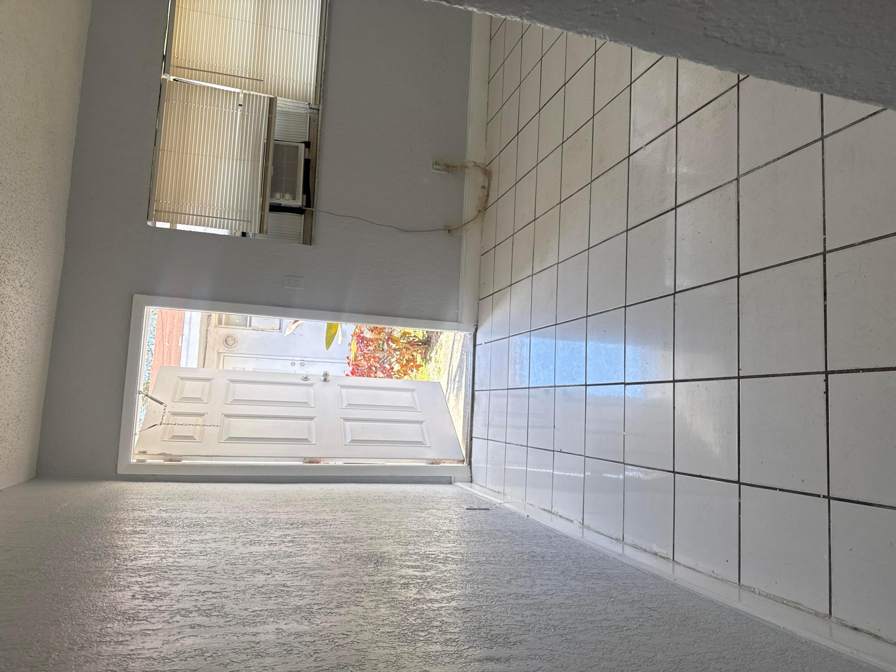 COLLEGE TRACT - Residential Lease