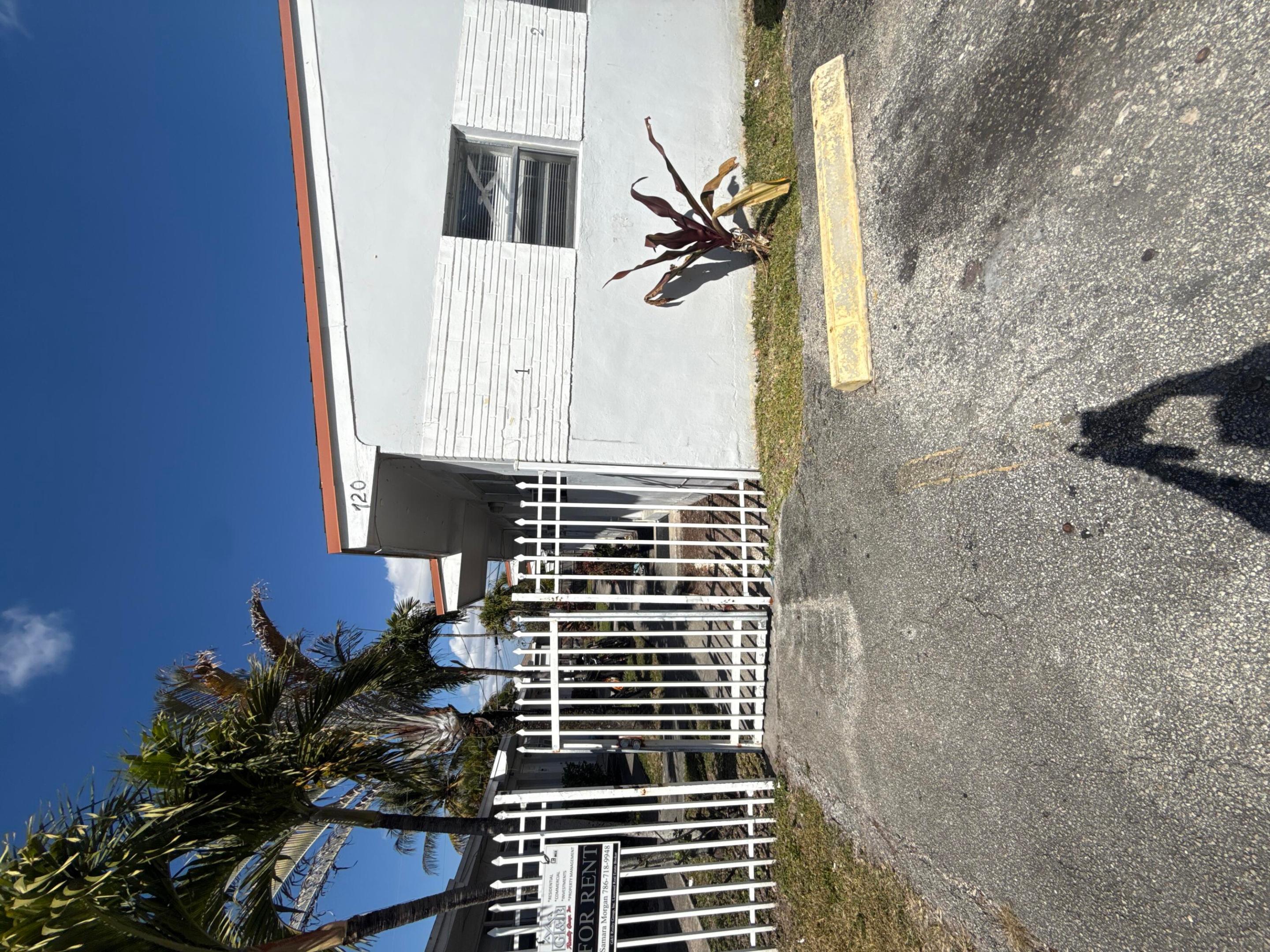 COLLEGE TRACT - Residential Lease