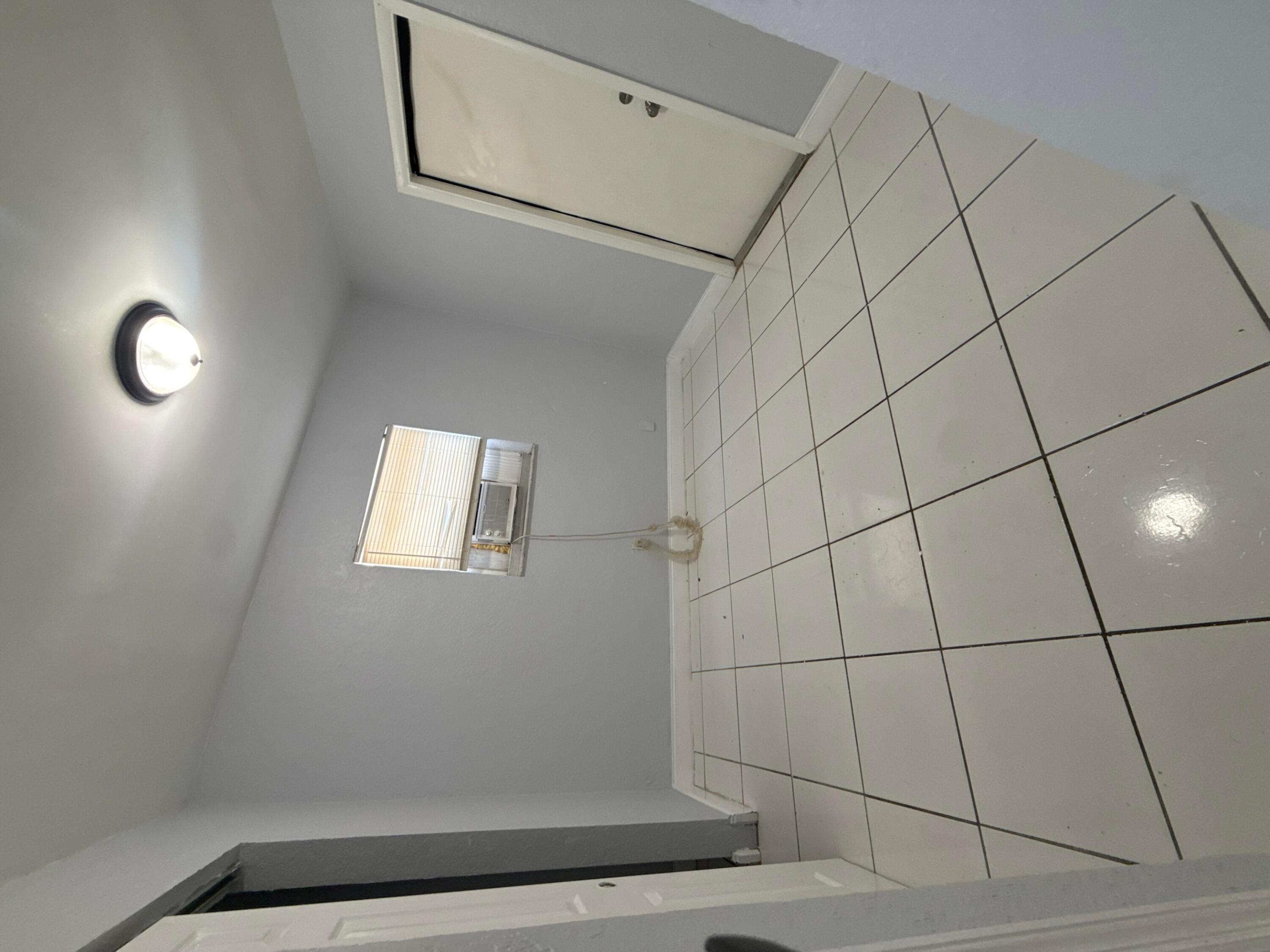 COLLEGE TRACT - Residential Lease