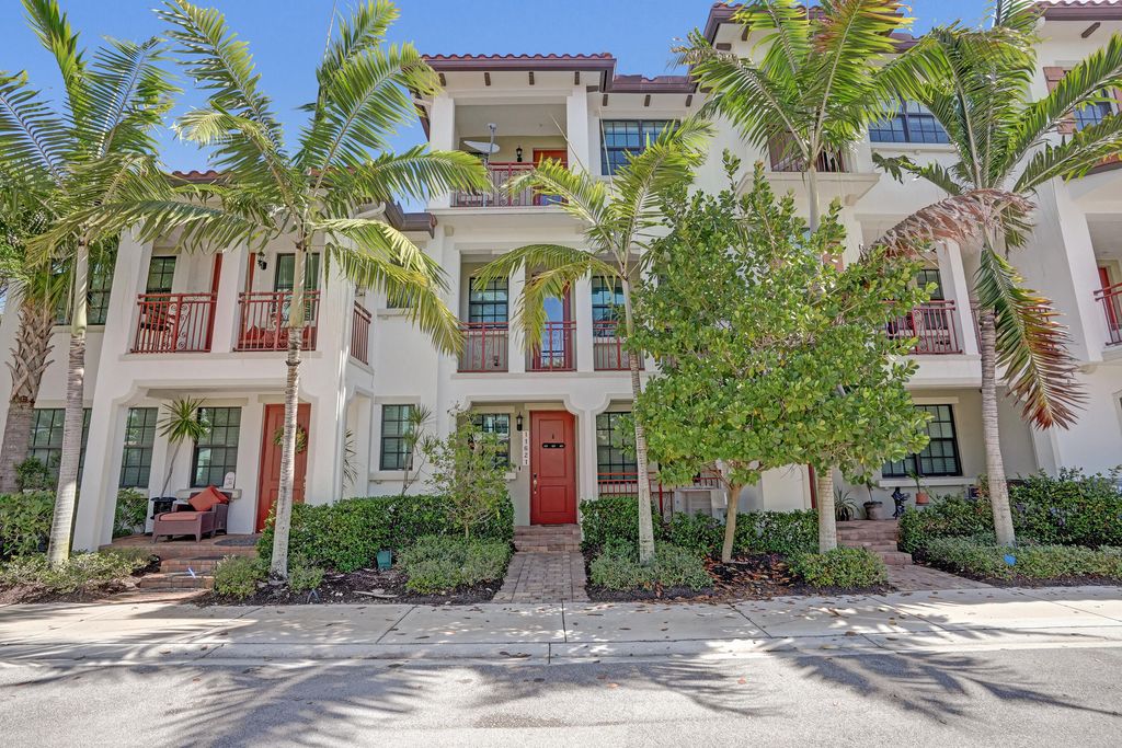 Photo of 11621 SW 13th Court, Pembroke Pines, FL 33025 (MLS # B26009318)