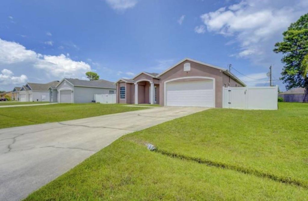 Photo of 2189 SE Genoa St, Port St Lucie, FL 34952 (MLS # F10395120)