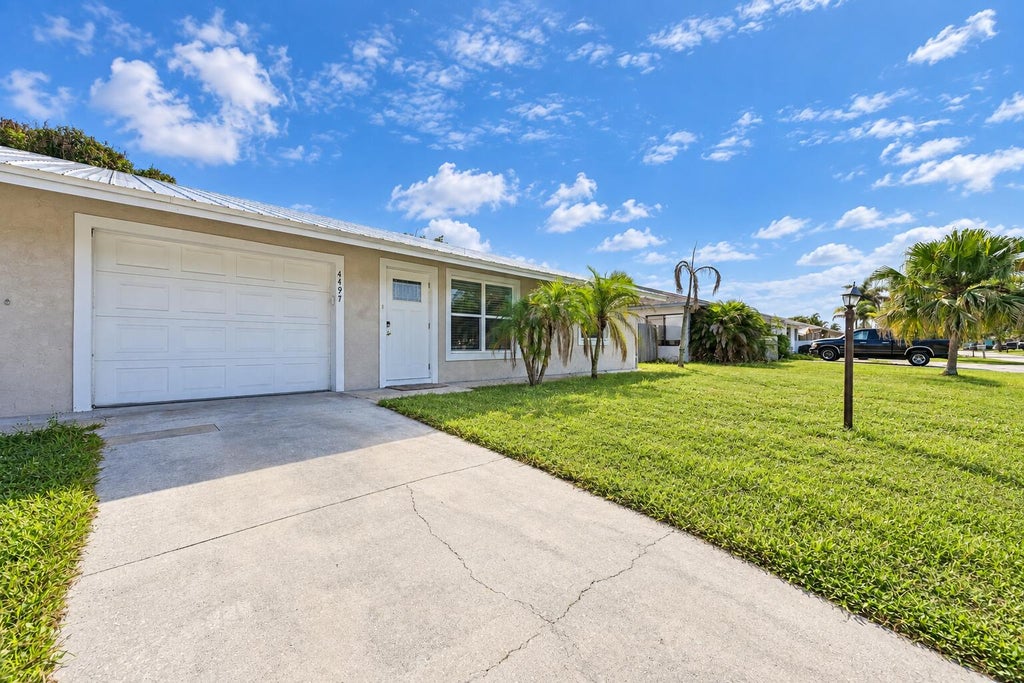 Photo of 4497 SE ROARING BROOK Way, Stuart, FL 34997 (MLS # B26076743)