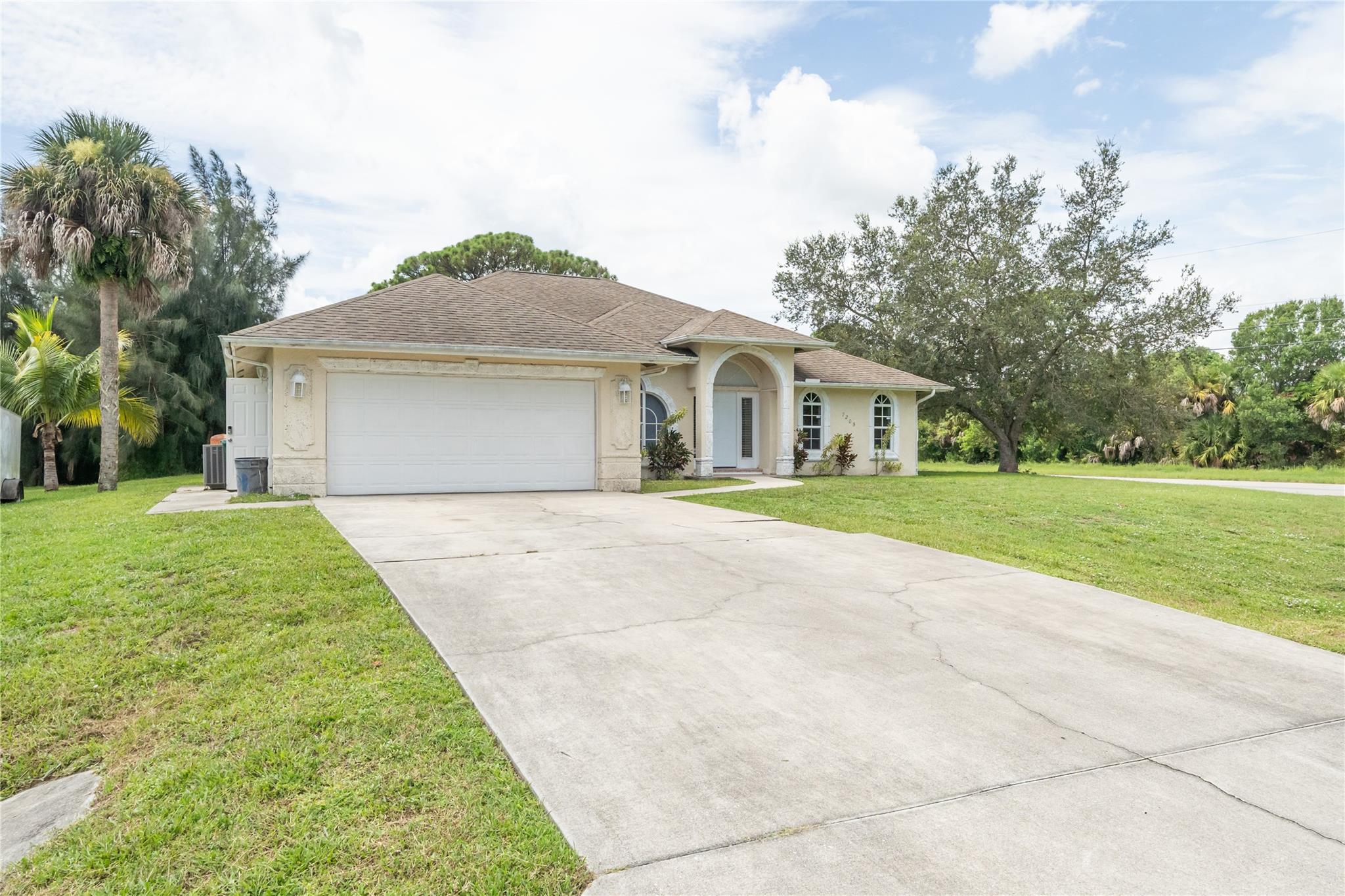 7205 Hibiscus Road