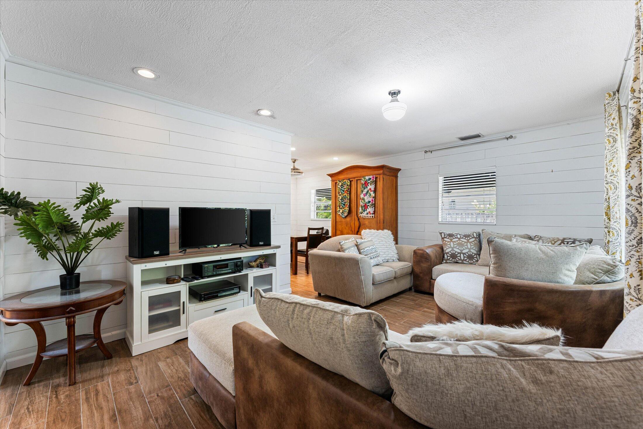 4880 LINCOLN Road