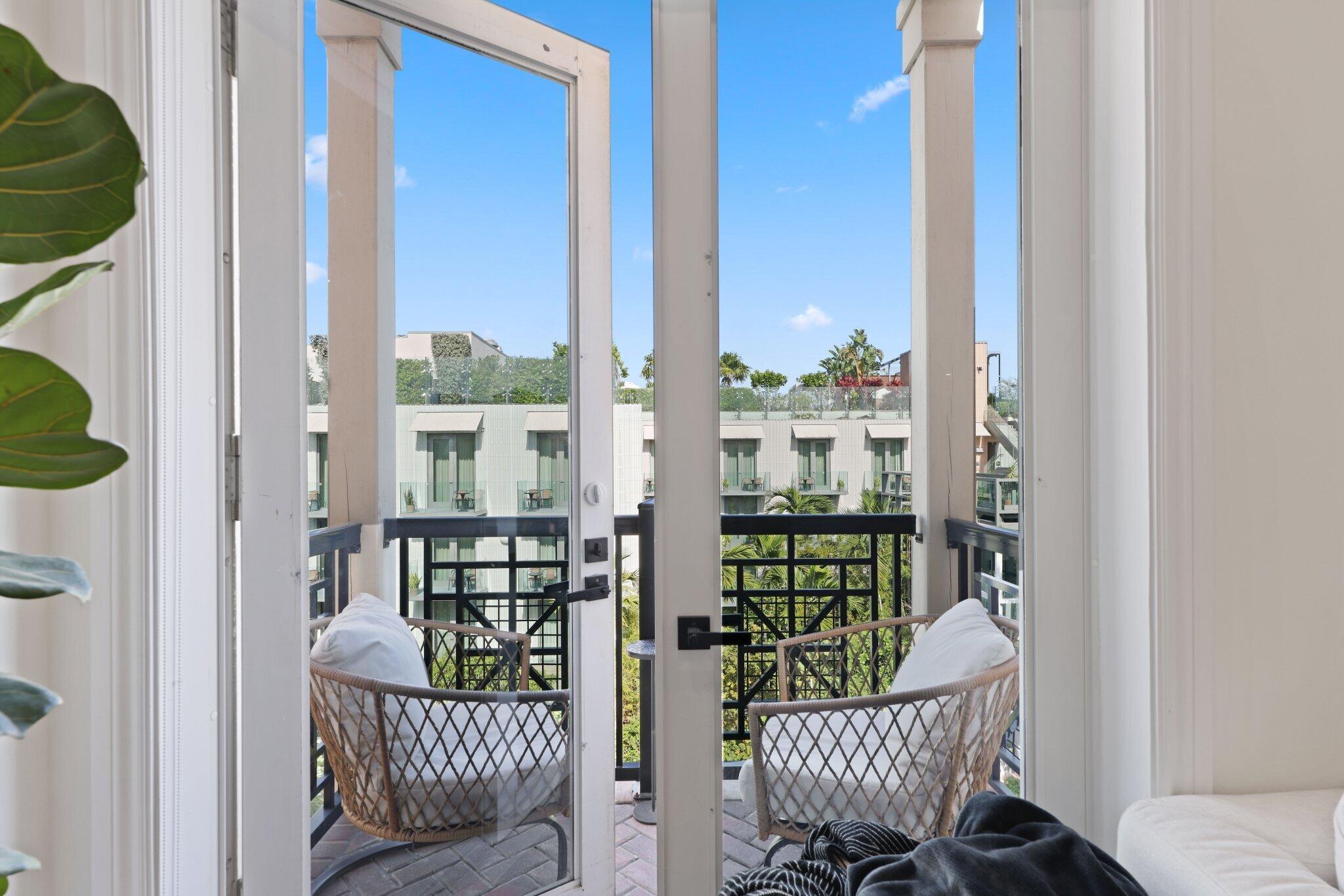 CITY WALK AT PINEAPPLE GR - Residential Lease