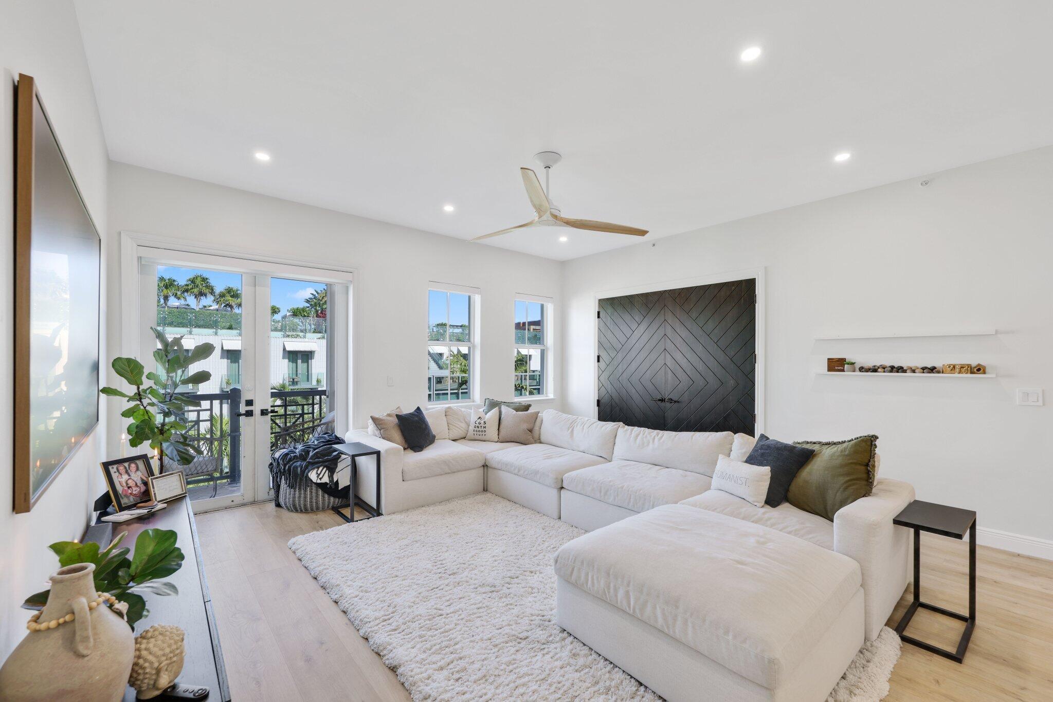 CITY WALK AT PINEAPPLE GR - Residential Lease