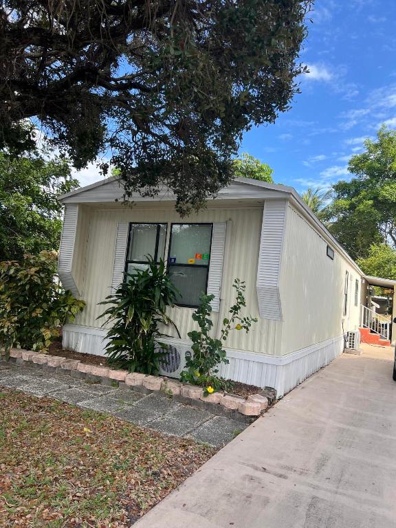 DEERFIELD LAKE - Residential