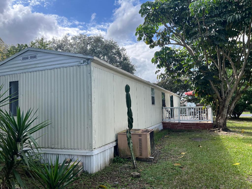 DEERFIELD LAKE - Residential