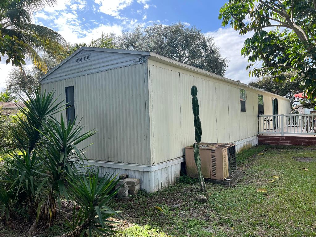 DEERFIELD LAKE - Residential