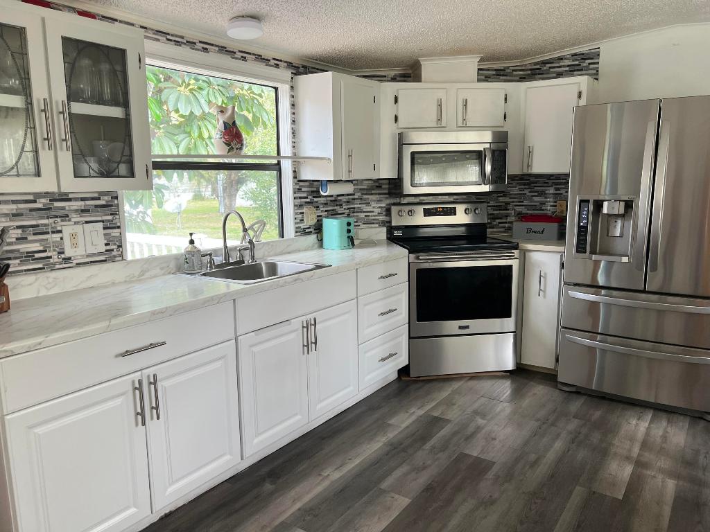 DEERFIELD LAKE - Residential