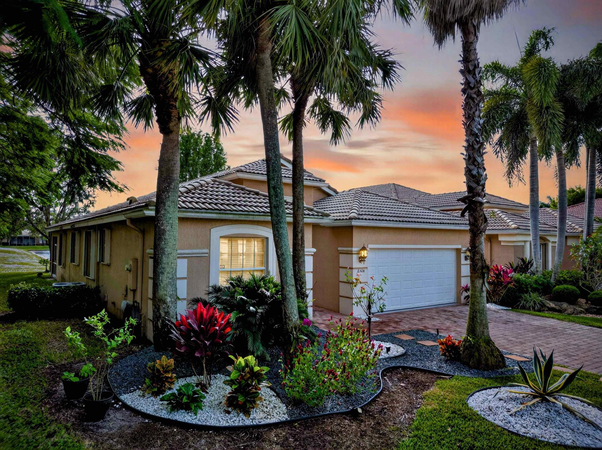 VILLAGES OF WINDSOR/VILLA - Residential