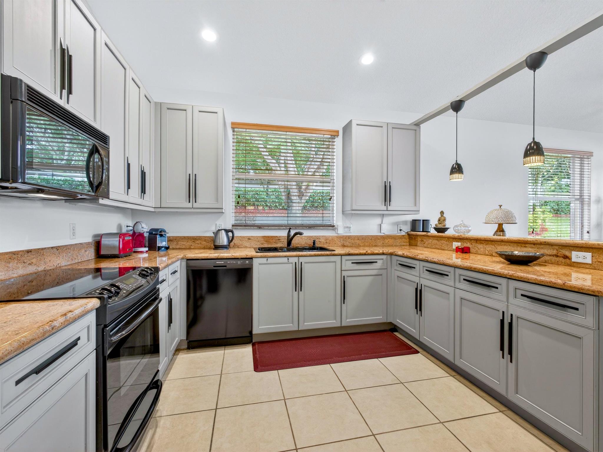 VILLAGES OF WINDSOR/VILLA - Residential