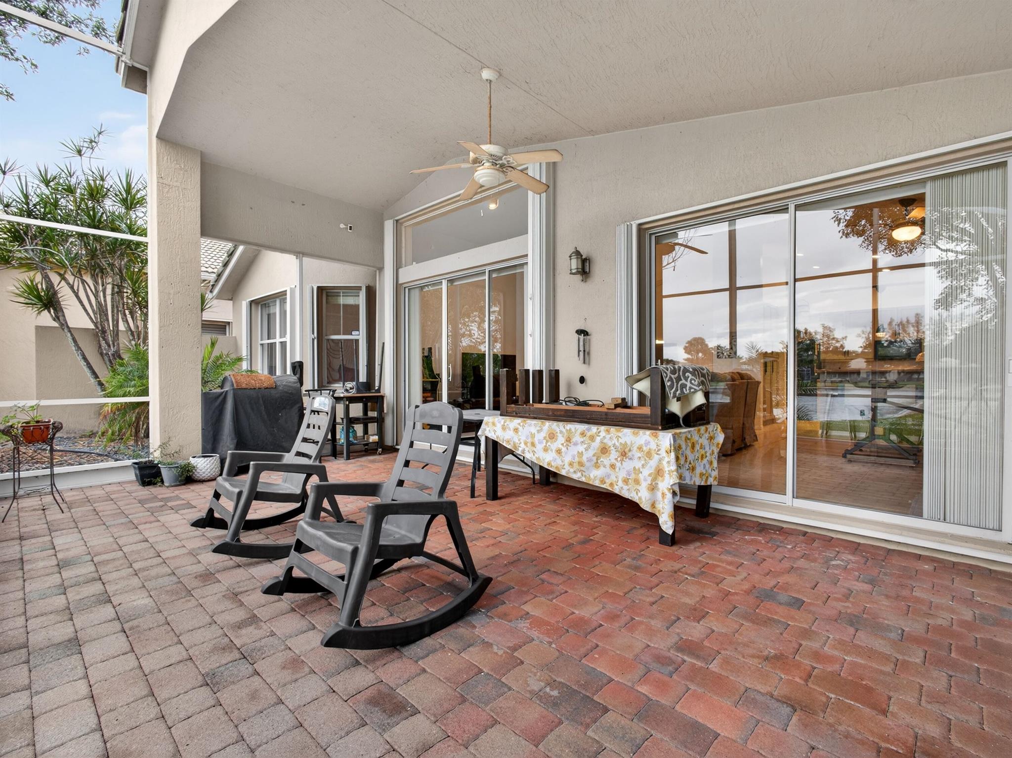 VILLAGES OF WINDSOR/VILLA - Residential