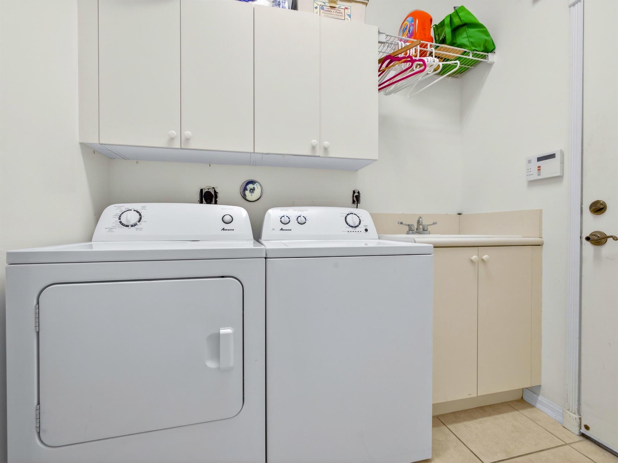 VILLAGES OF WINDSOR/VILLA - Residential