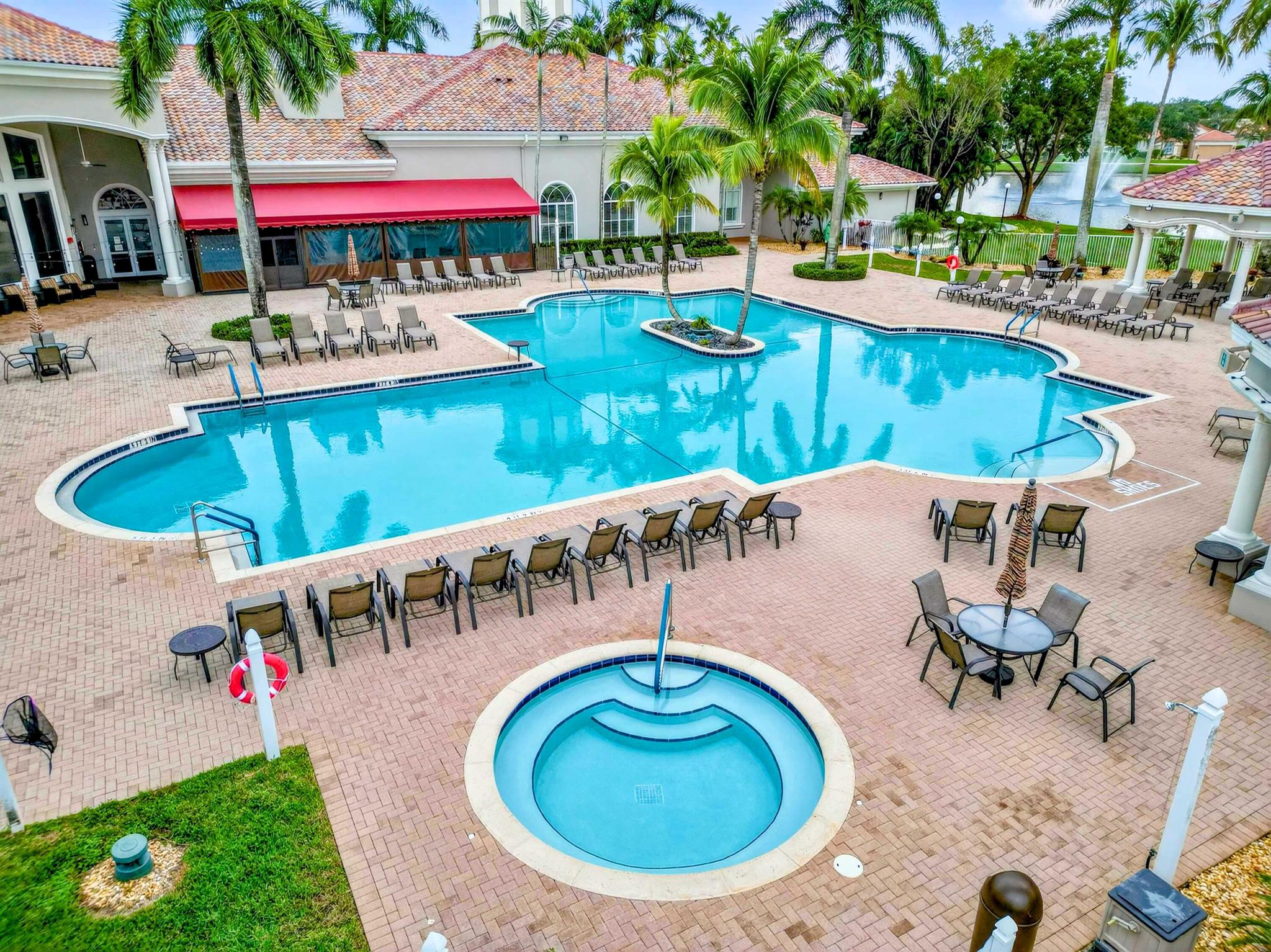 VILLAGES OF WINDSOR/VILLA - Residential