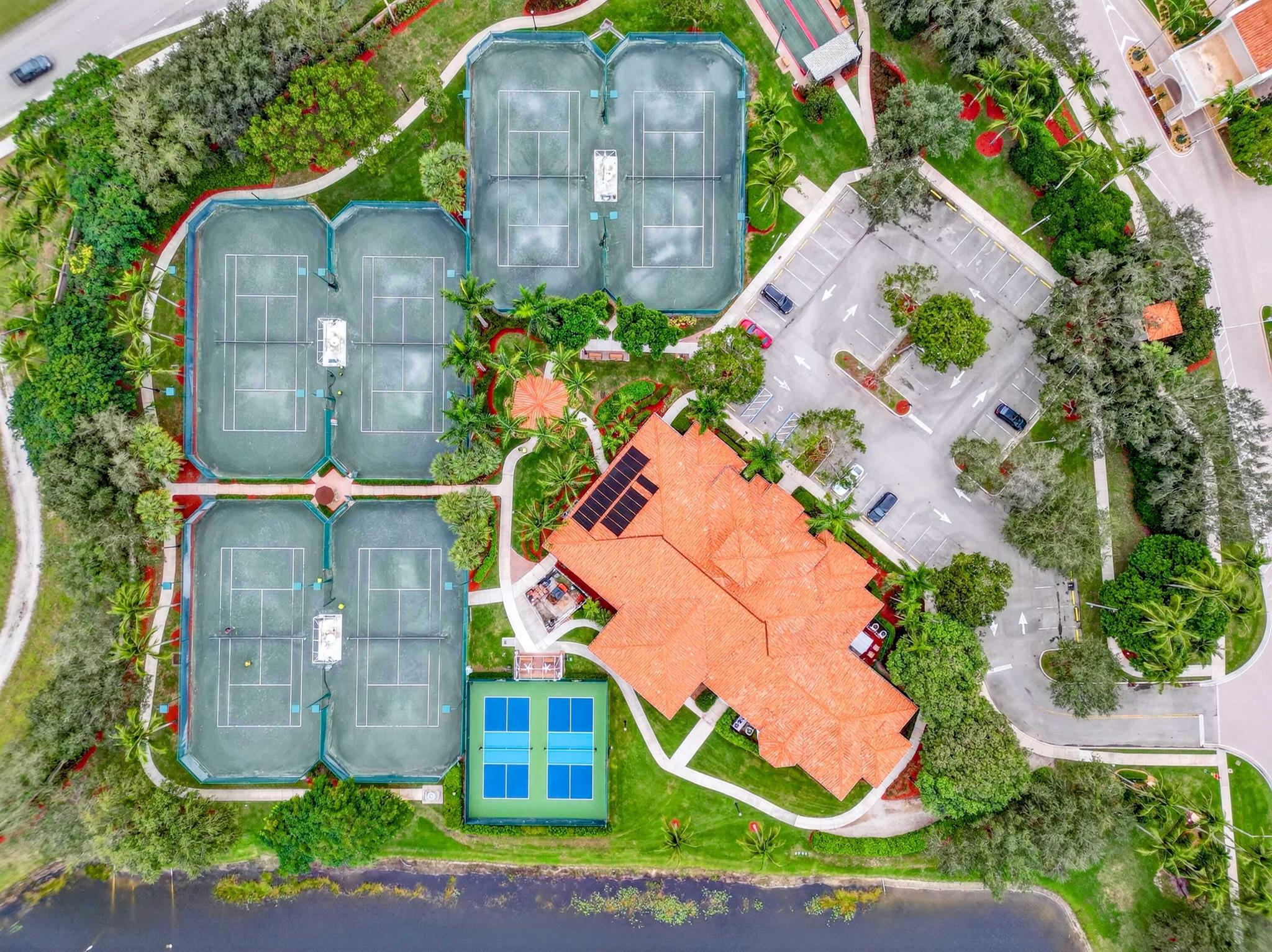 VILLAGES OF WINDSOR/VILLA - Residential