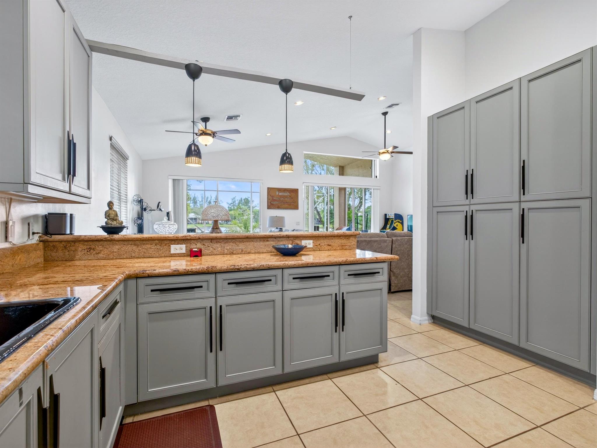 VILLAGES OF WINDSOR/VILLA - Residential