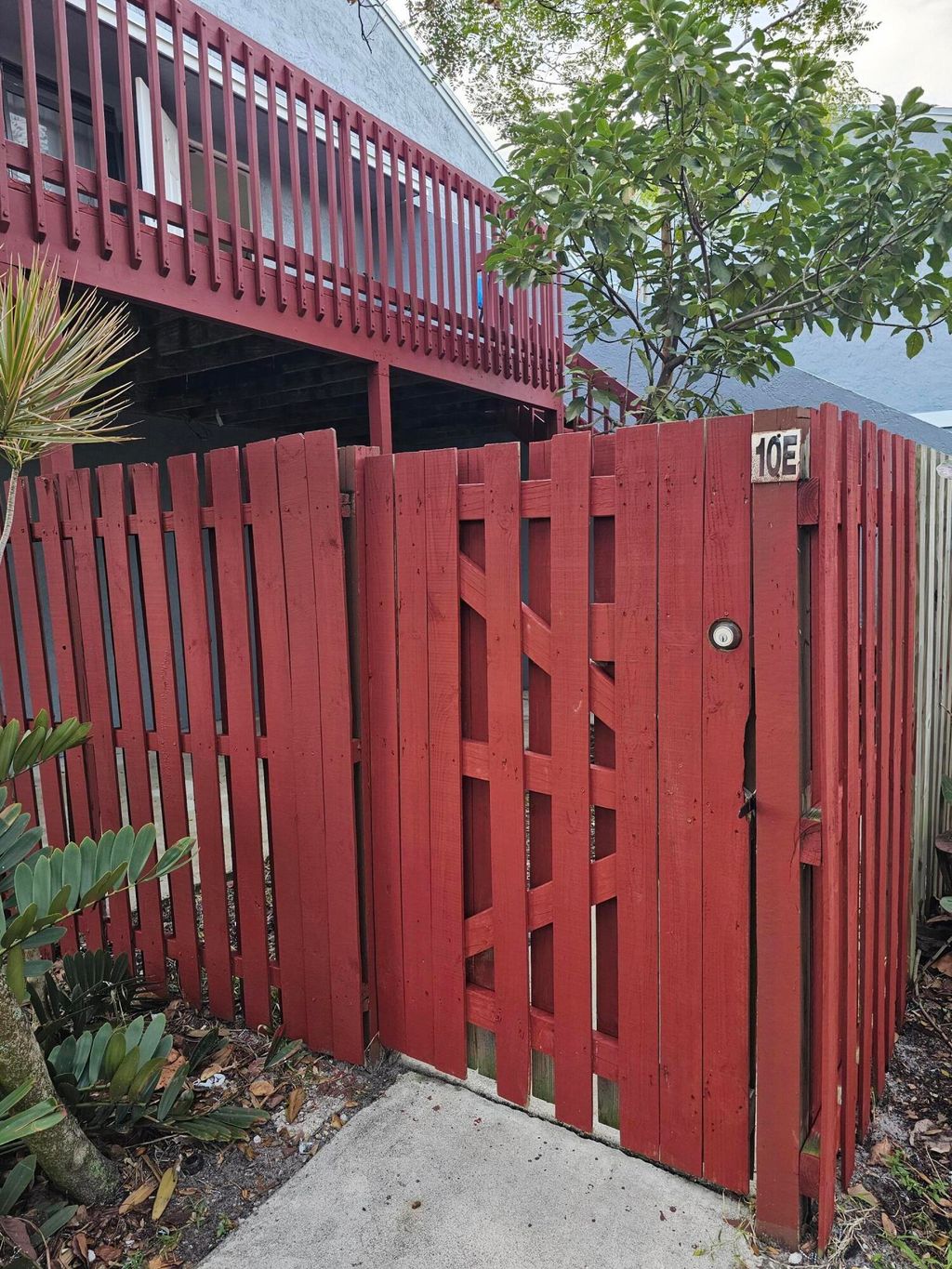 Photo of 10 Crossings Circle, Boynton Beach, FL 33435 (MLS # B26021407)