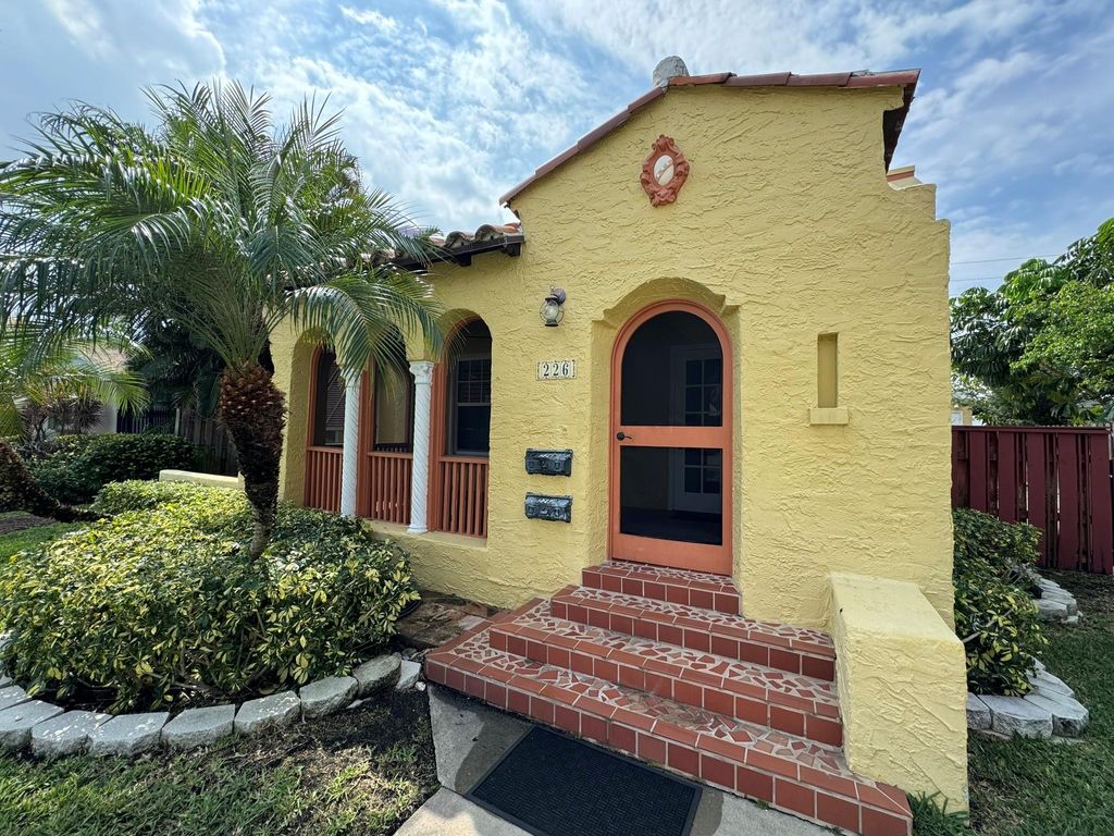 Photo of 226 NE 7th Ave, Delray Beach, FL 33483 (MLS # F10426656)