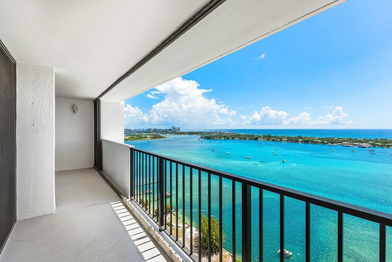 5600 N Flagler Drive Ph109, West Palm Beach, FL, 33407/$599,000 1 5600 N Flagler Drive Ph109