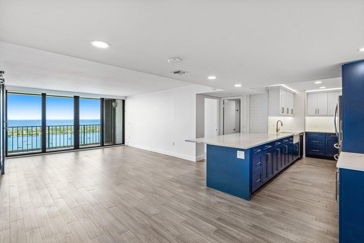 5600 N Flagler Drive Ph109, West Palm Beach, FL, 33407/$599,000 2 5600 N Flagler Drive Ph109