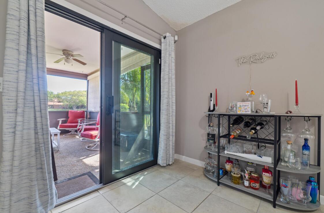 BANYAN LAKES - Residential